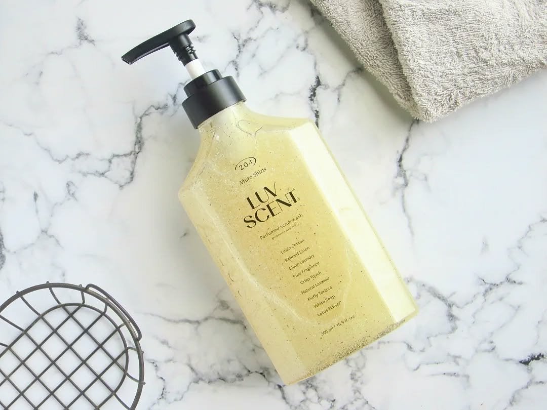 スクラブボディウォッシュ ホワイトシャツ リネンコットン/LUV SCENT/ボディスクラブを使ったクチコミ(1枚目)