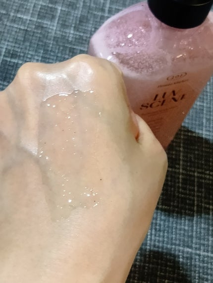 スクラブボディウォッシュ フラワーマーケット ホワイトチューリップ/LUV SCENT/ボディスクラブを使ったクチコミ(4枚目)