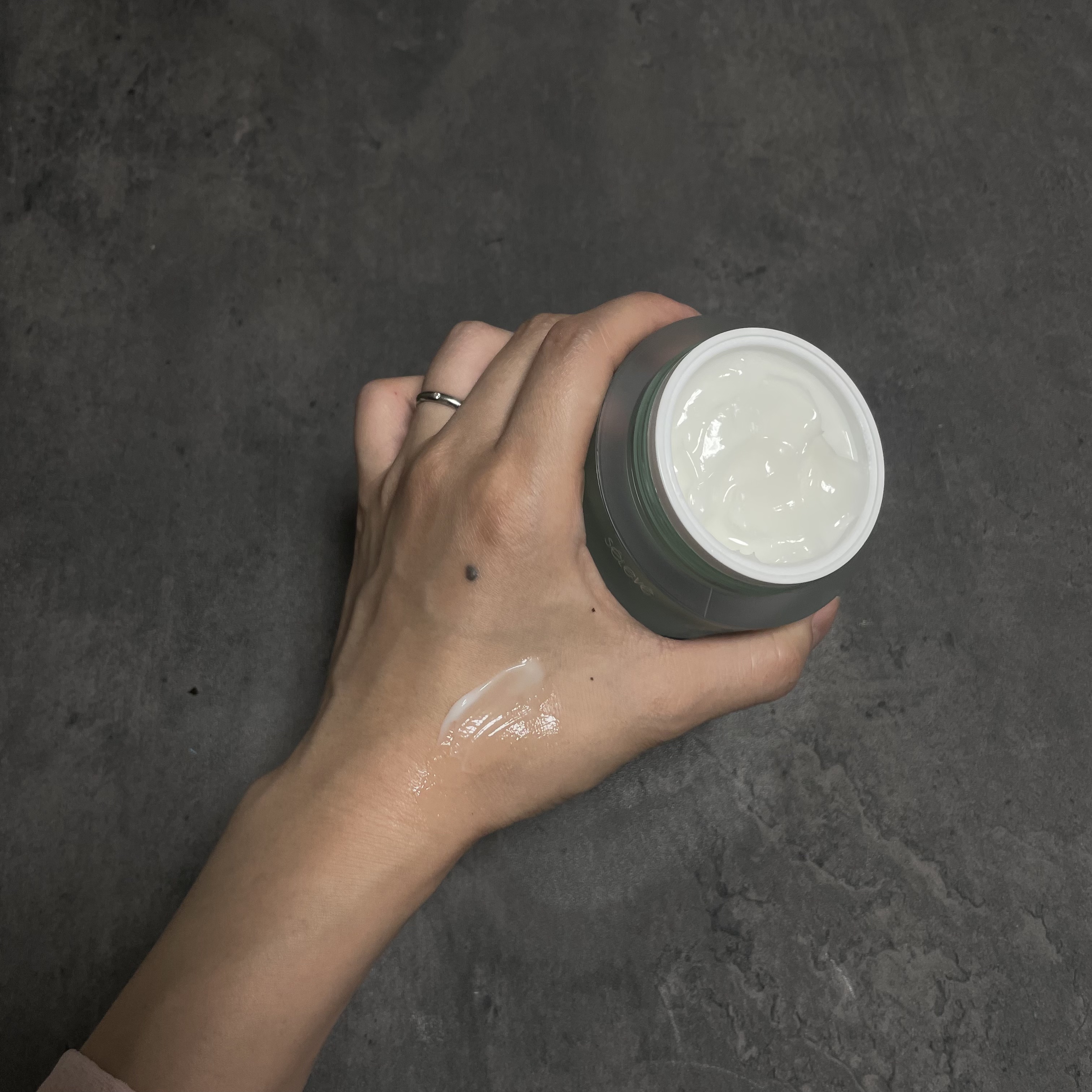 グロウキャビアクリーム/SELEVE/フェイスクリームを使ったクチコミ（2枚目）