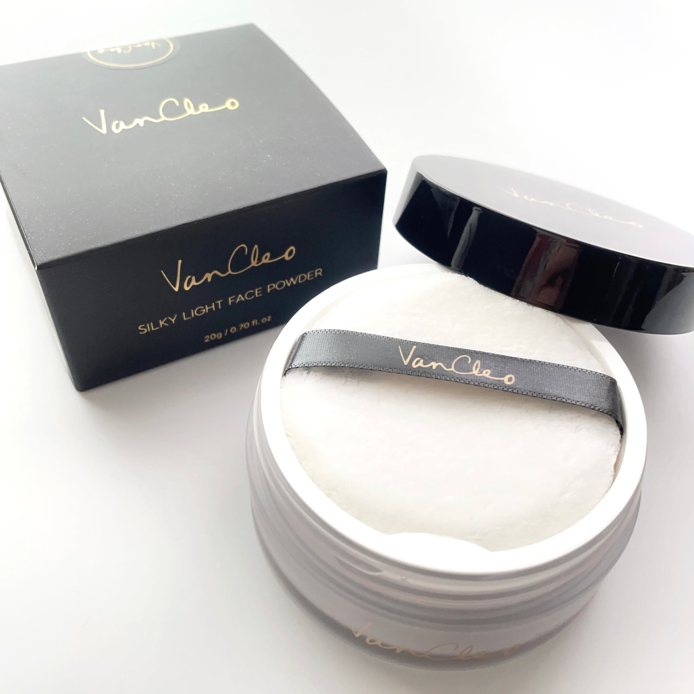 シルキー ライトフェイスパウダー/VanCleo/ルースパウダーを使ったクチコミ(2枚目)