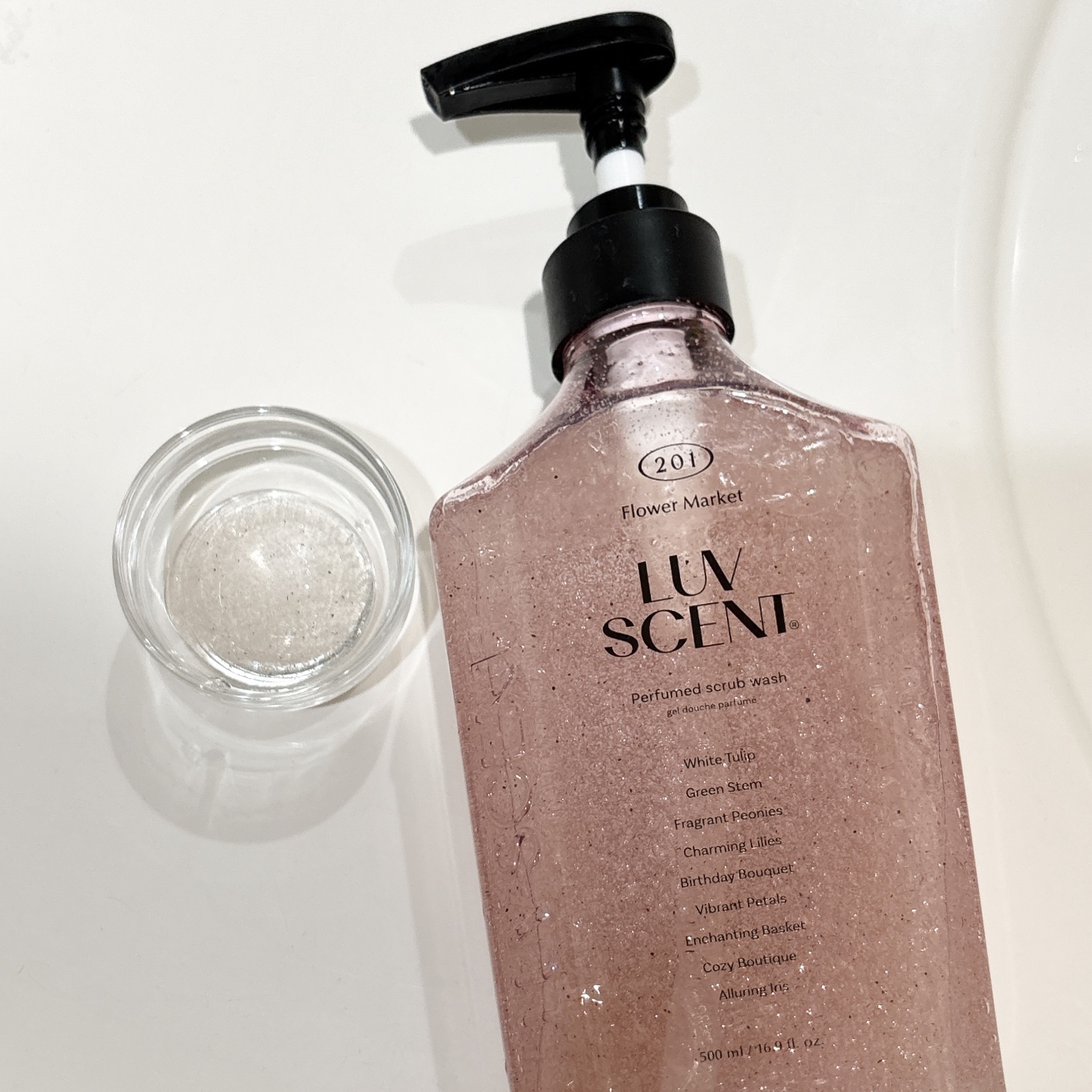 スクラブボディウォッシュ フラワーマーケット ホワイトチューリップ/LUV SCENT/ボディスクラブを使ったクチコミ（3枚目）