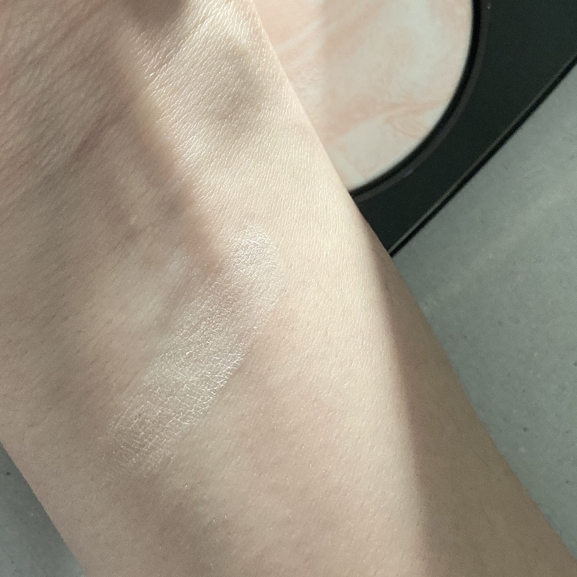 シアーフィニッシュ ブラーリング パウダー/BOBBI BROWN/プレストパウダーを使ったクチコミ（3枚目）