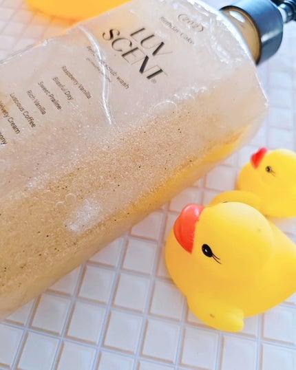 スクラブボディウォッシュ バースデイケーキ ラズベリーバニラ/LUV SCENT/ボディスクラブを使ったクチコミ(3枚目)