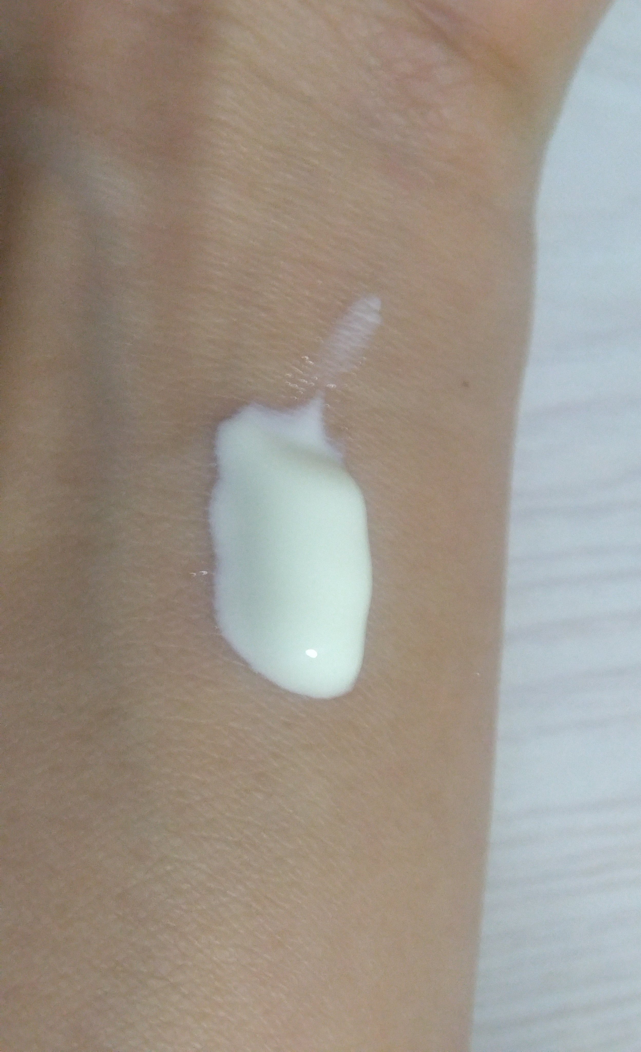 Elégance エレガンス アクアクリア スムースシールド UVのクチコミ「✨顔だけでなく、首やデコルテも徹底的にUV対策✨

★エレガンス
アクアクリアスムーズシールド.....」（2枚目）