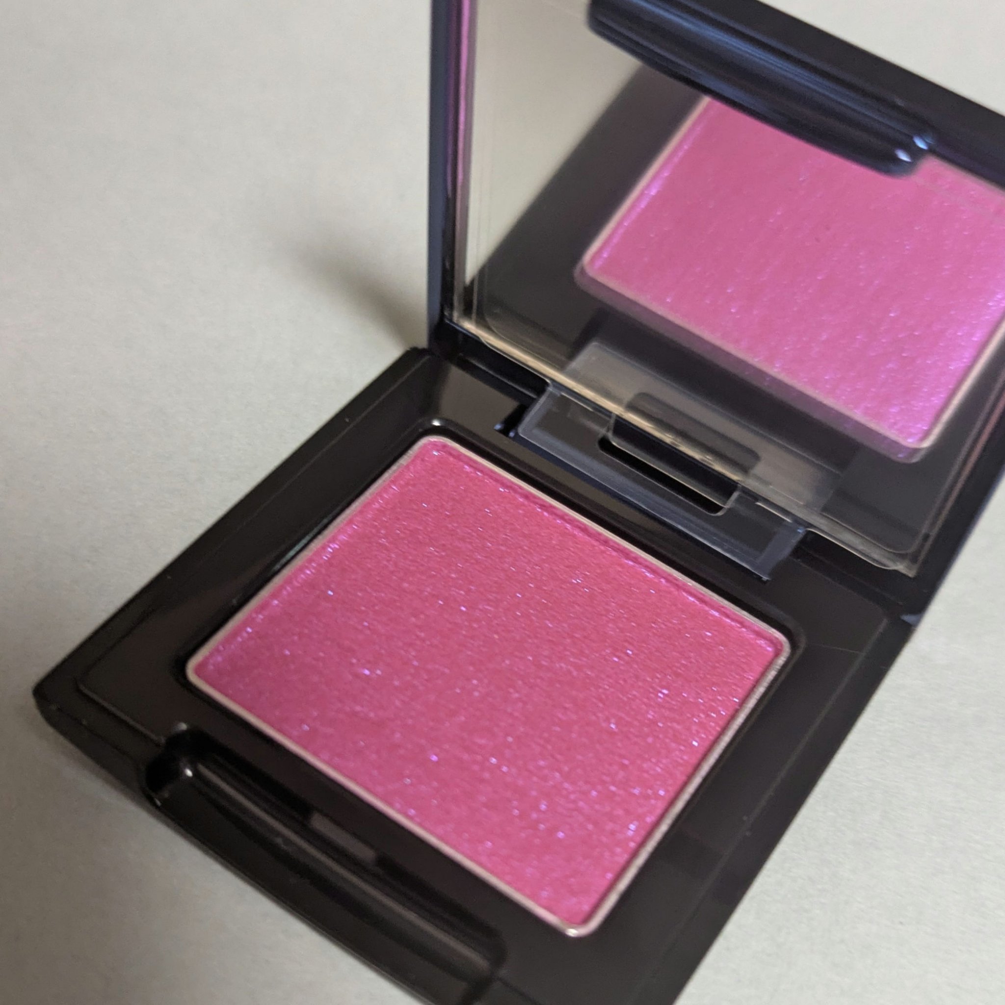 ラズル アイカラー/エレガンス ラズル /単色アイシャドウを使ったクチコミ（2枚目）