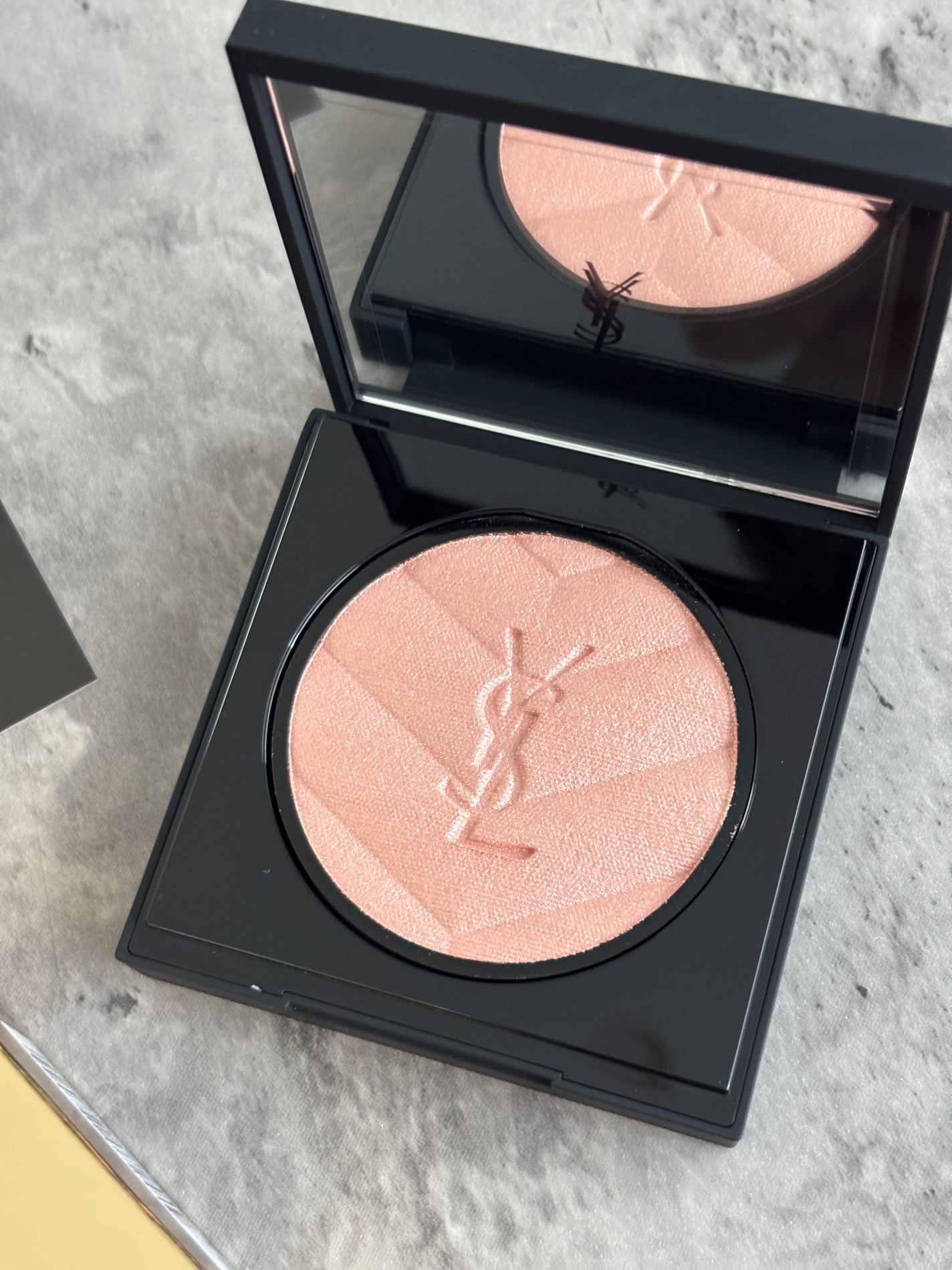 オールアワーズ ハイパールミナイザー/YVES SAINT LAURENT BEAUTE/パウダーハイライトを使ったクチコミ(2枚目)