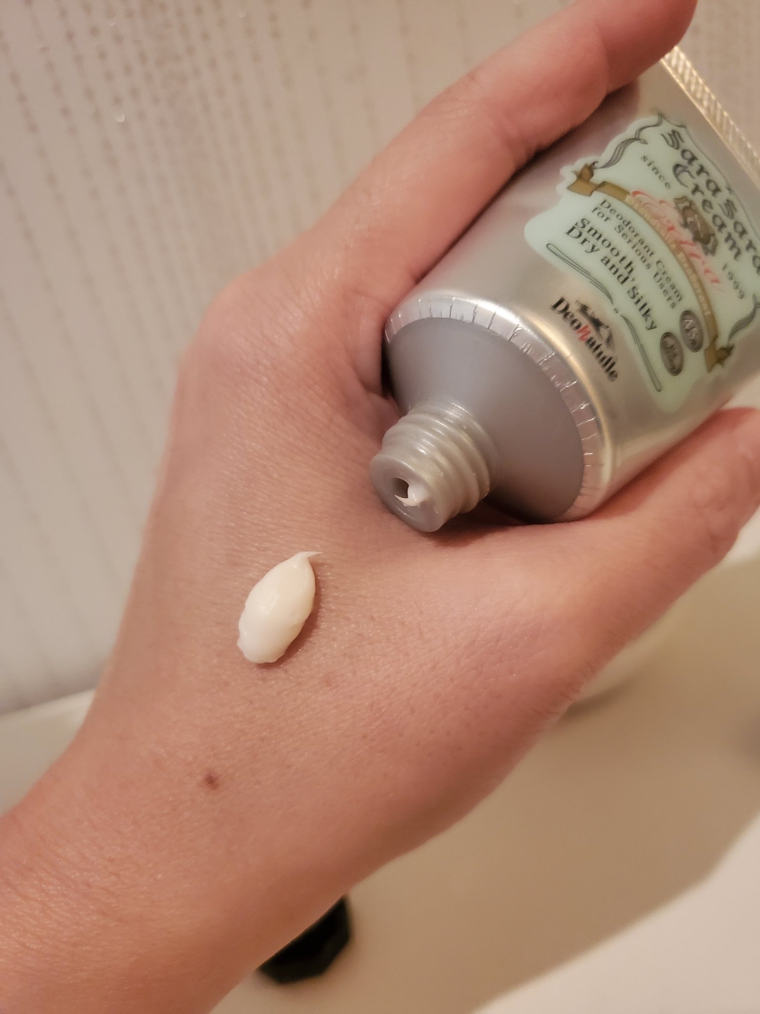 薬用さらさらデオドラントパウダー/デオナチュレ/デオドラント・制汗剤を使ったクチコミ（3枚目）