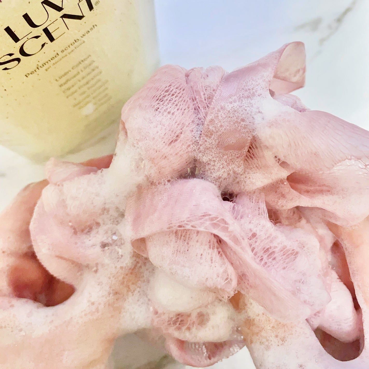 スクラブボディウォッシュ ホワイトシャツ リネンコットン/LUV SCENT/ボディスクラブを使ったクチコミ(4枚目)