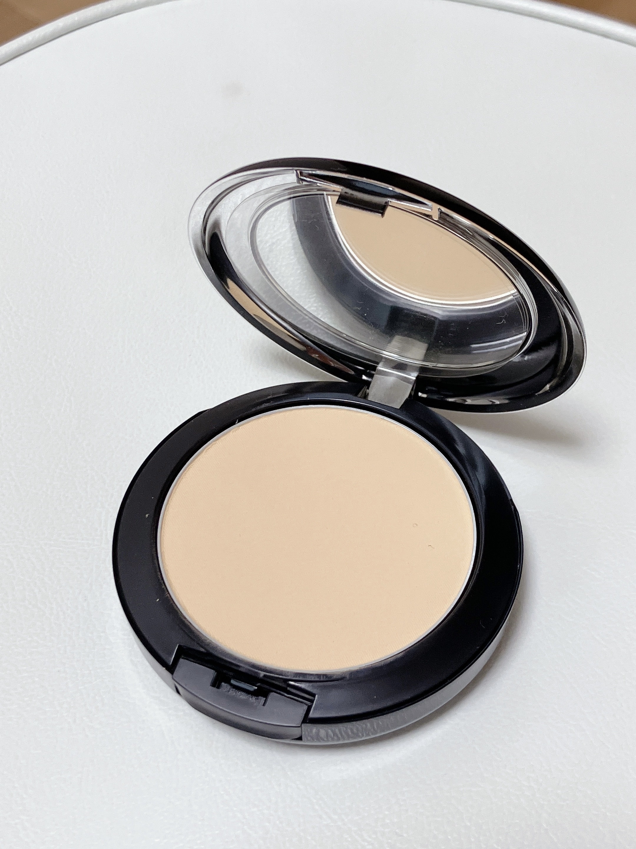 ライトフル C３ ナチュラル シルク パウダーファンデーション/M・A・C/パウダーファンデーションを使ったクチコミ（2枚目）