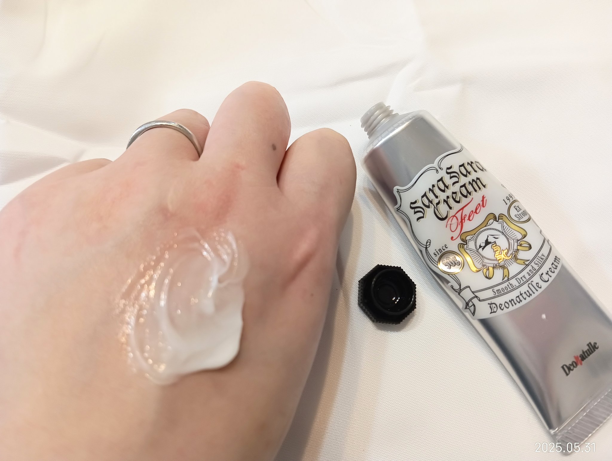 薬用足指さらさらクリーム/デオナチュレ/デオドラント・制汗剤を使ったクチコミ（2枚目）