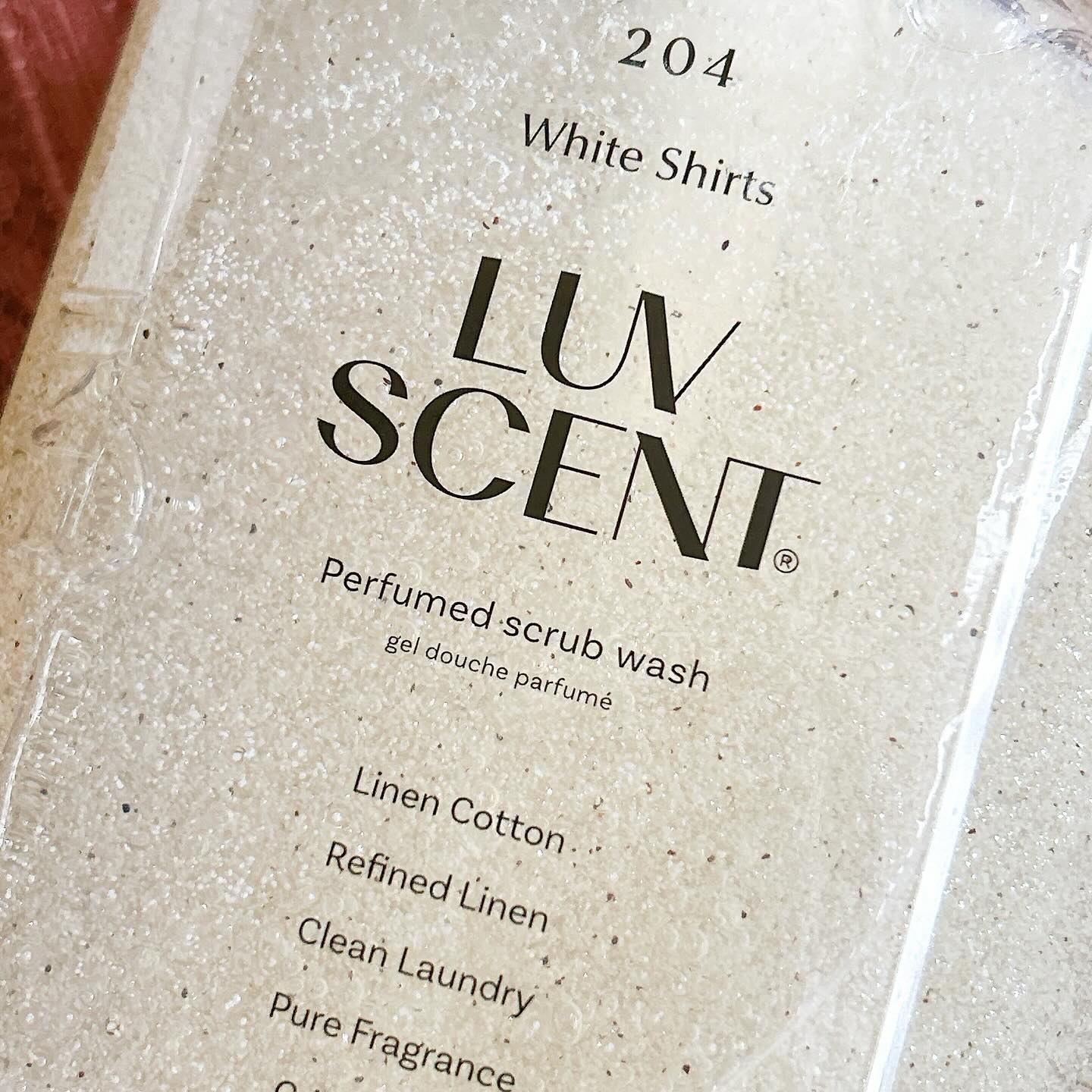 スクラブボディウォッシュ ホワイトシャツ リネンコットン/LUV SCENT/ボディスクラブを使ったクチコミ（2枚目）