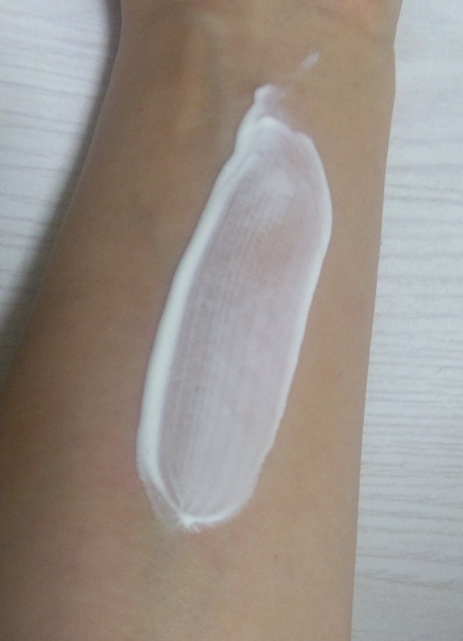 Elégance エレガンス アクアクリア スムースシールド UVのクチコミ「✨顔だけでなく、首やデコルテも徹底的にUV対策✨

★エレガンス
アクアクリアスムーズシールド.....」（3枚目）