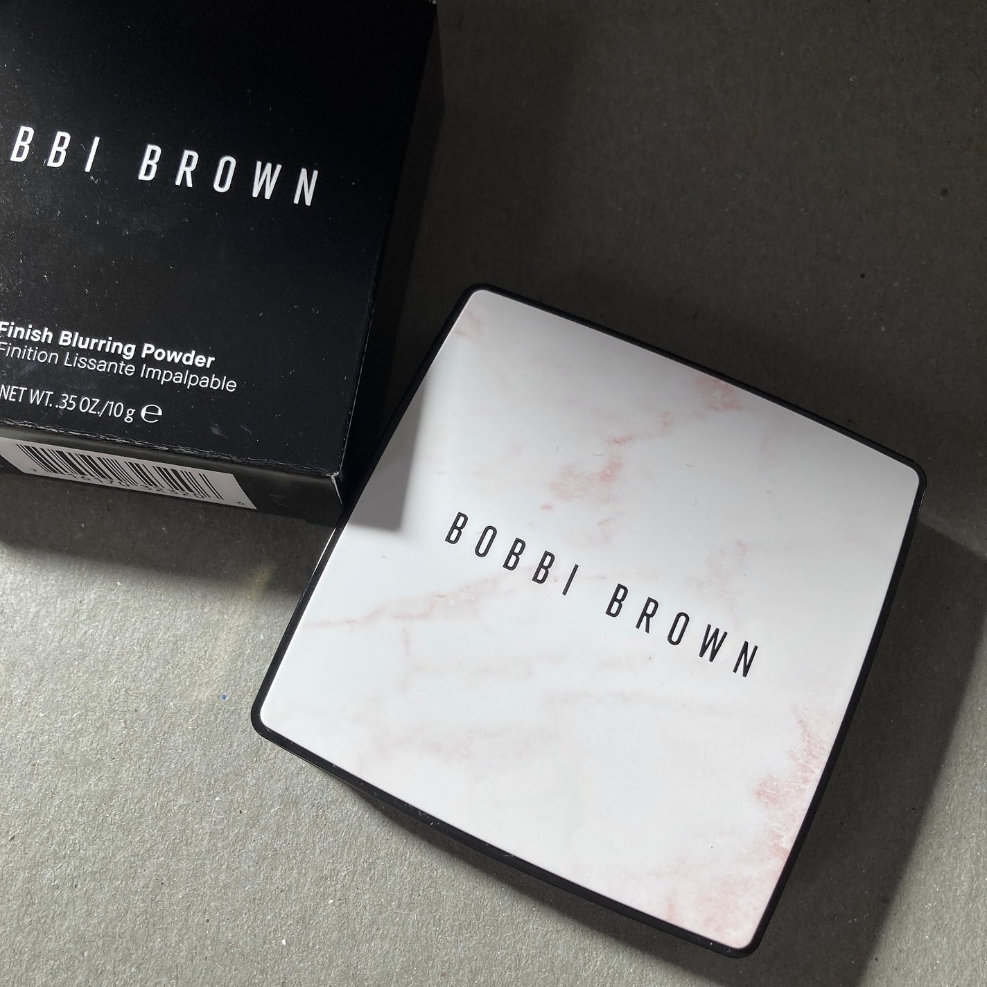 シアーフィニッシュ ブラーリング パウダー/BOBBI BROWN/プレストパウダーを使ったクチコミ(1枚目)