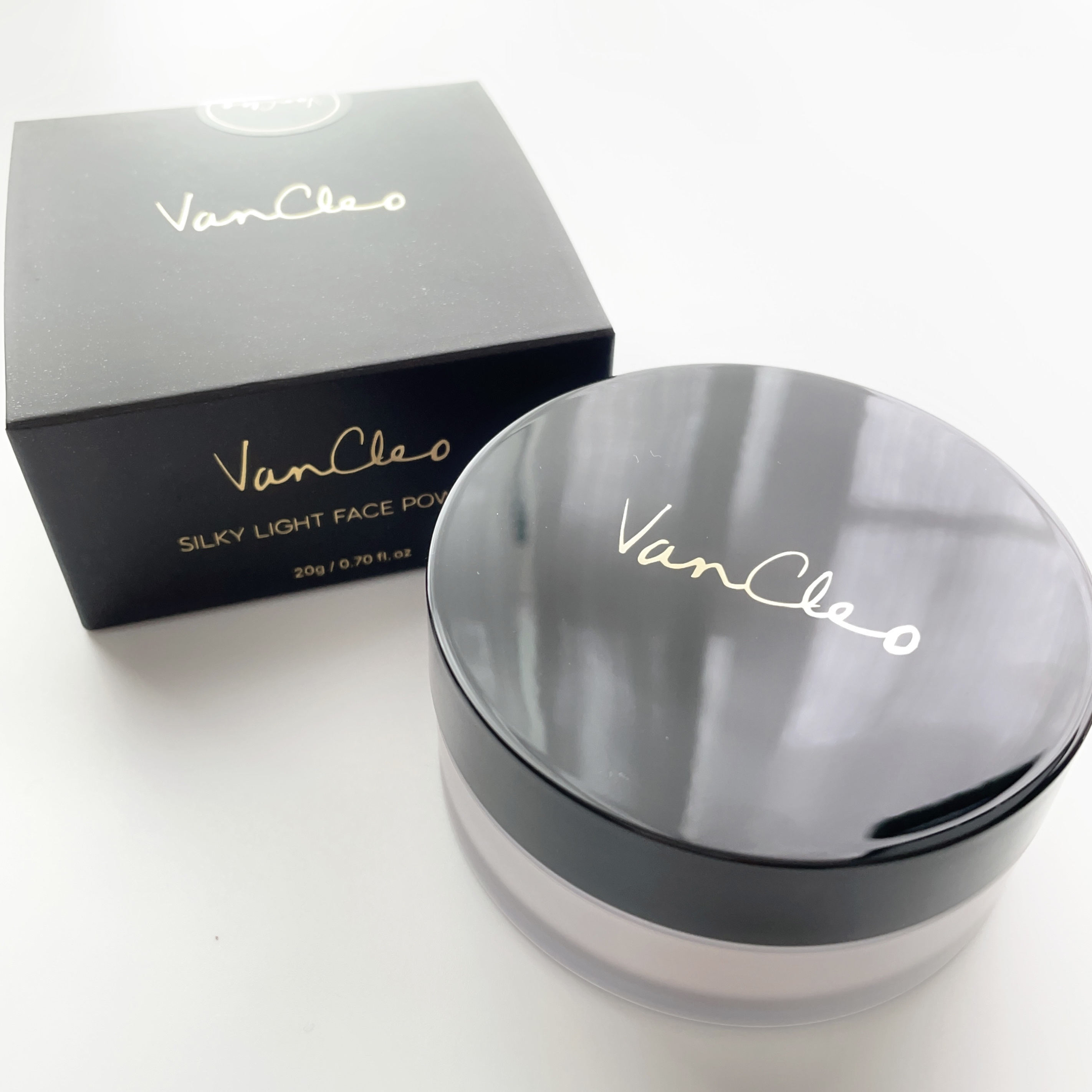 シルキー ライトフェイスパウダー/VanCleo/ルースパウダーを使ったクチコミ（1枚目）