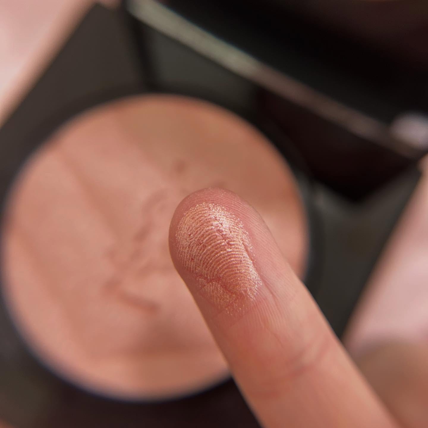 オールアワーズ ハイパールミナイザー/YVES SAINT LAURENT BEAUTE/パウダーハイライトを使ったクチコミ（3枚目）