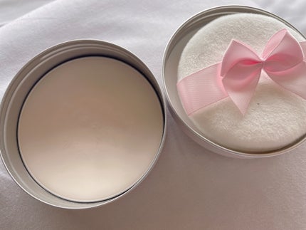 すっぴんパウダー B サクラスウィートソローの香り 2022/クラブ/プレストパウダーを使ったクチコミ(2枚目)