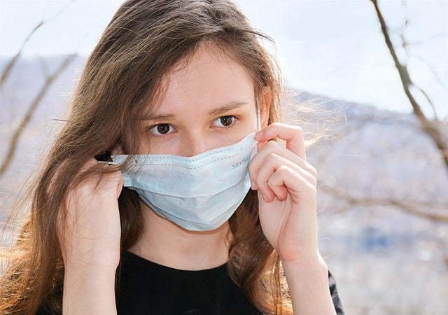 マスクによるメイク崩れを防ぐ!頬・鼻のヨレやファンデのはげを防ぐ方法&直し方を紹介のサムネイル