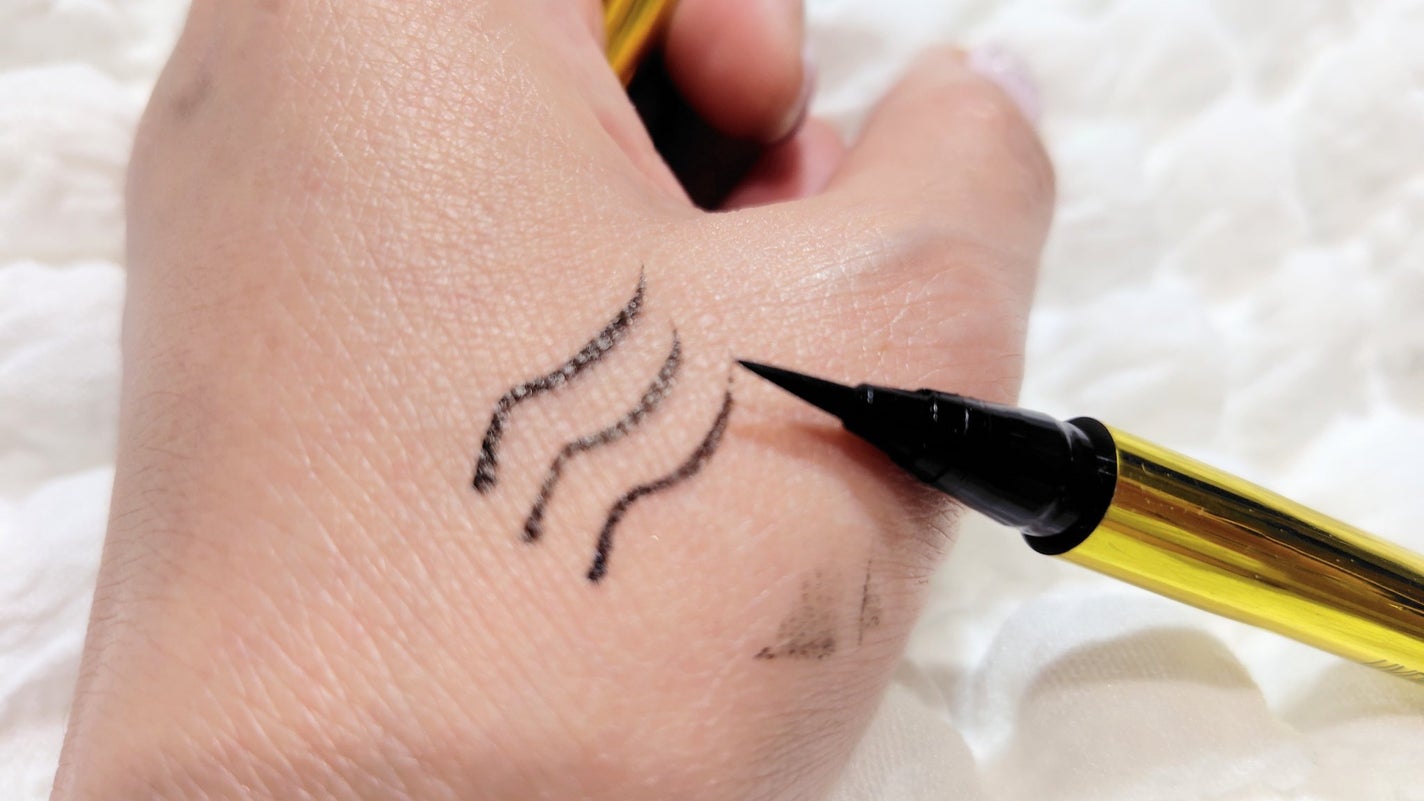 ハイパーシャープ ライナー R/MAYBELLINE NEW YORK/リキッドアイライナーを使ったクチコミ(3枚目)