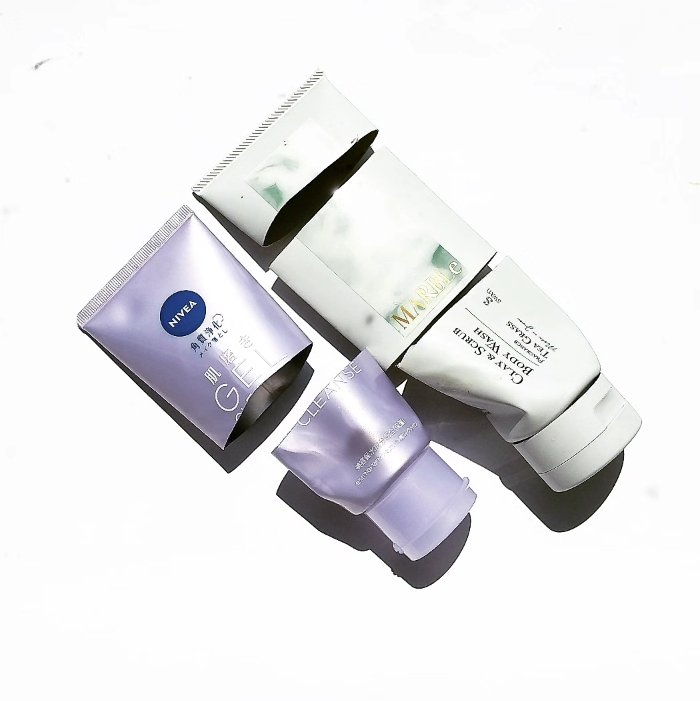 CLAY ＆ SCRUB BODY WASH TEA GRASSの香り/SWATi MARBLe/ボディスクラブを使ったクチコミ（1枚目）