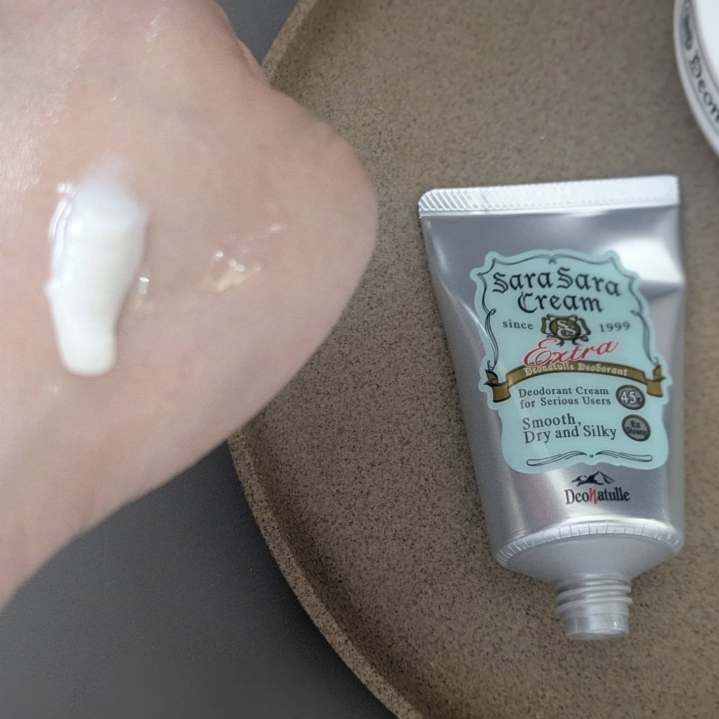 薬用さらさらデオドラントパウダー/デオナチュレ/デオドラント・制汗剤を使ったクチコミ(4枚目)
