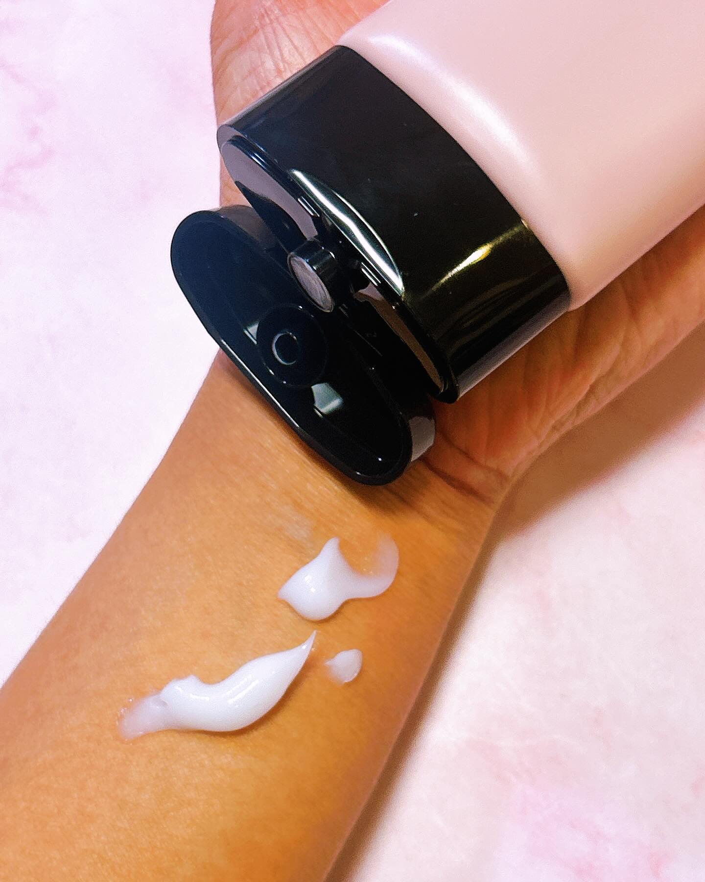 キューミースウィートボムホワイトクリーム/AGARISM/ボディクリームを使ったクチコミ（3枚目）