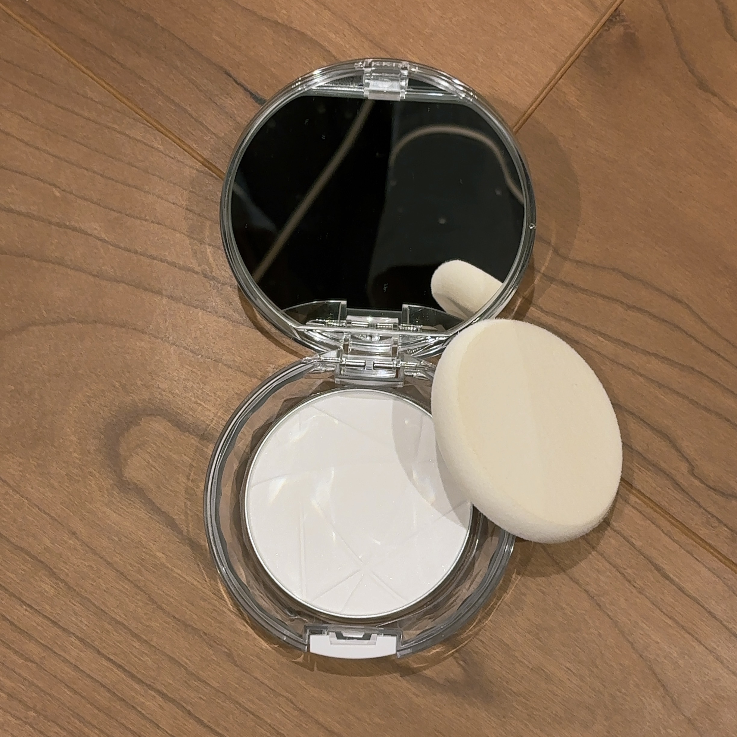 毛穴レスパウダー 毛穴レスパウダー〈詰替〉/CEZANNE/プレストパウダーを使ったクチコミ（1枚目）