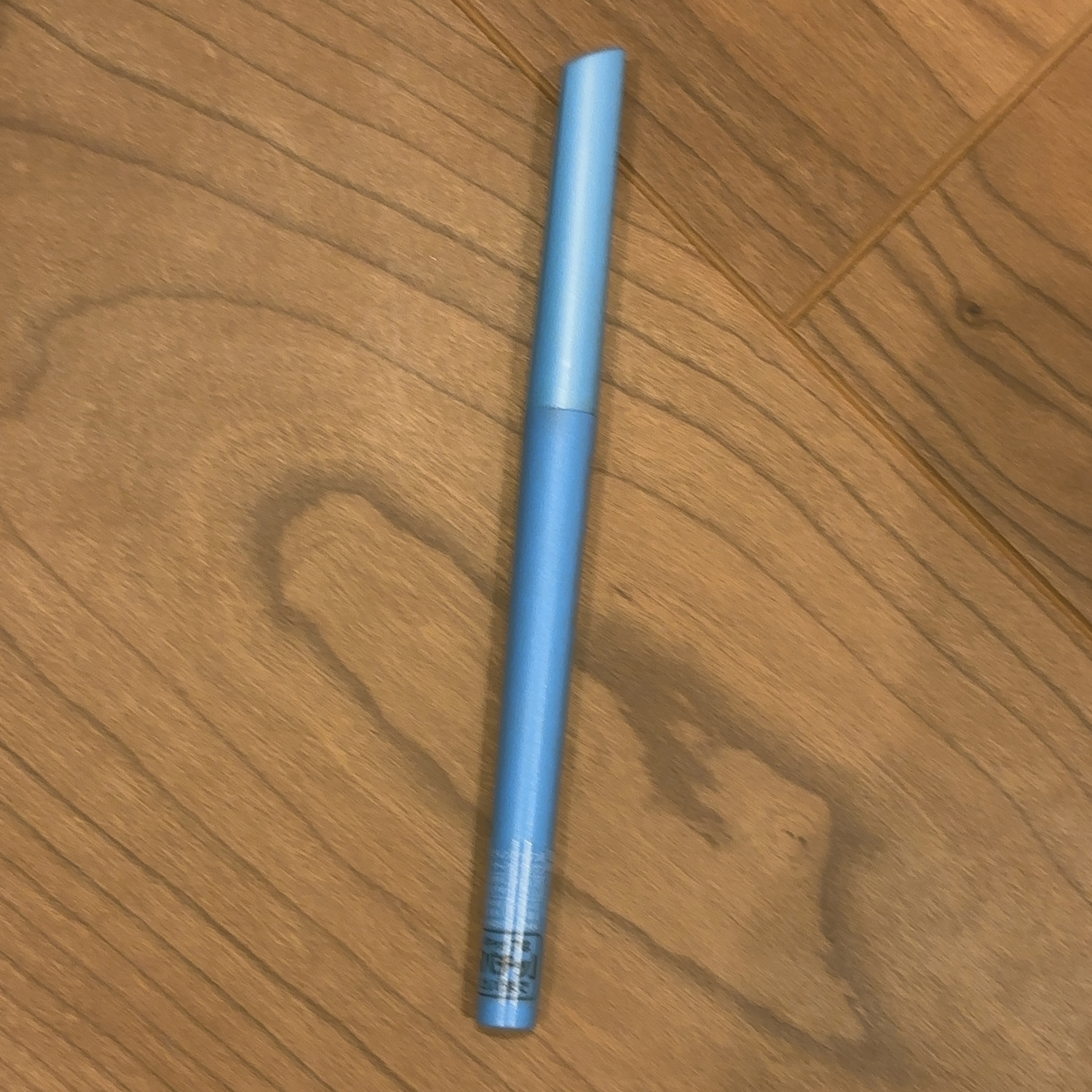 使い心地の良いライナーだと思いました！

普段アイライナーはリキッドタイプを使用しているのですが、久しぶりにペンシルタイプに挑戦しました。

そもそも、わたしがこれまでリキッドタイプを使い続けてきた理由は↓

・夕方でもパンダ目になりにくい