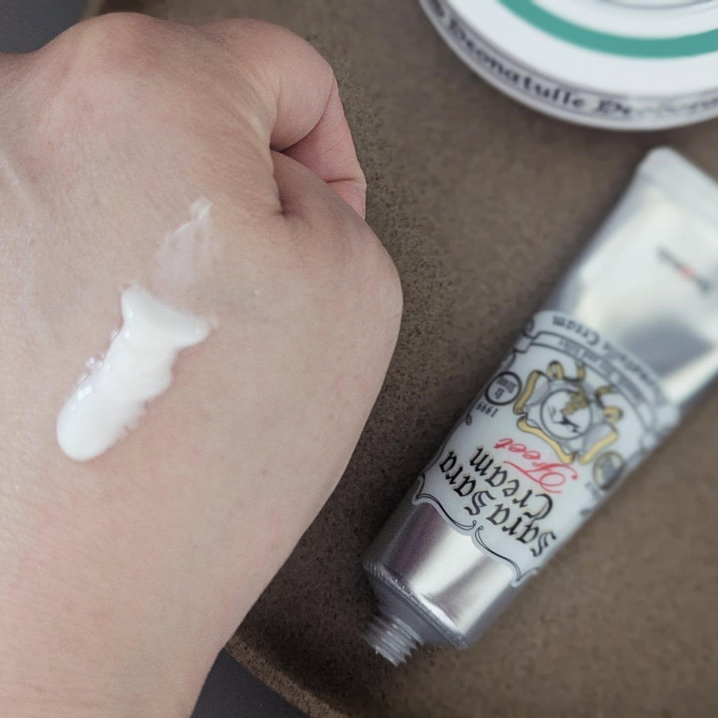 薬用さらさらデオドラントパウダー/デオナチュレ/デオドラント・制汗剤を使ったクチコミ（3枚目）