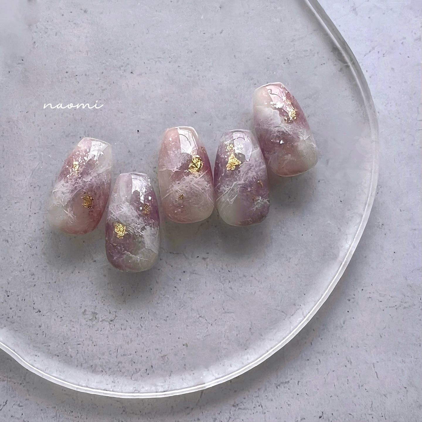 #天然石ネイル,#ニュアンスネイル,#ネイル,#春ネイル,#ニュアンスネイル,#金箔ネイル,#奥行きネイル,#セルフネイル,#大人可愛いネイルのネイルデザイン