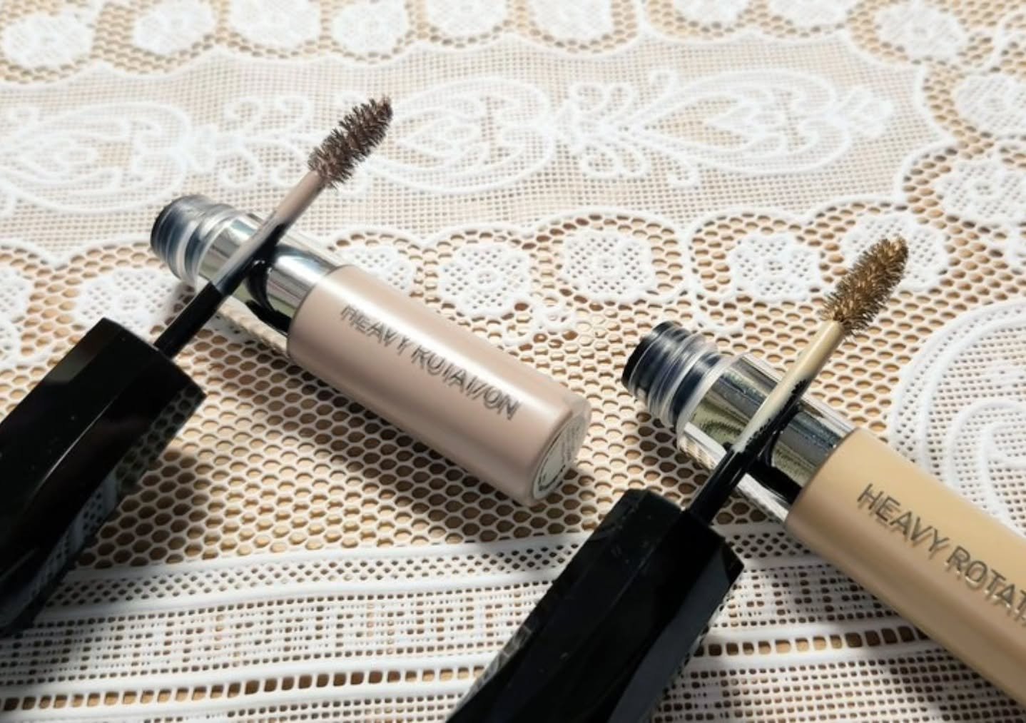 ヘビーローテーション カラーリングアイブロウEX/ヘビーローテーション/眉マスカラを使ったクチコミ（2枚目）