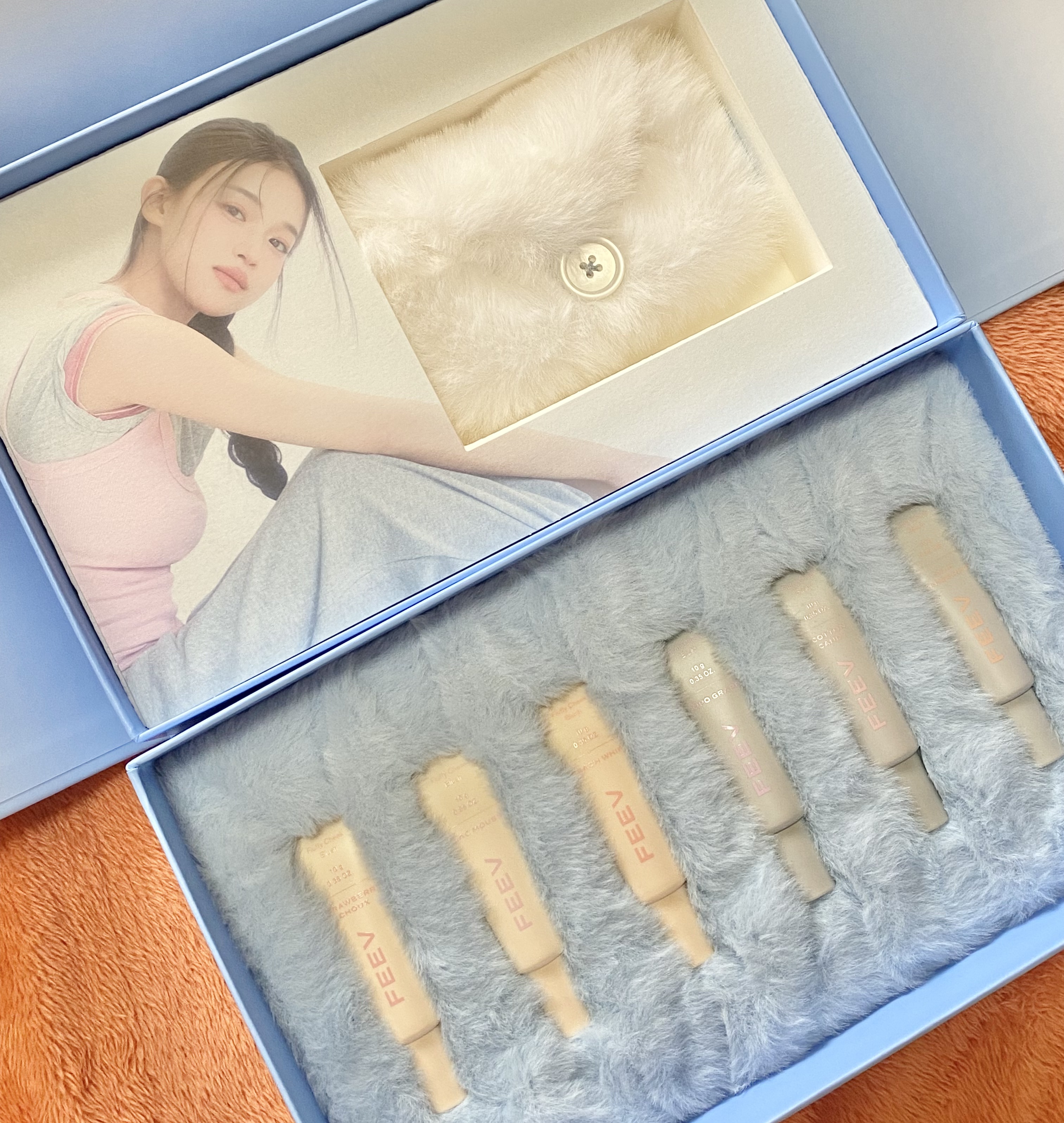 フラッフィーチークブラッシュ / FEEV