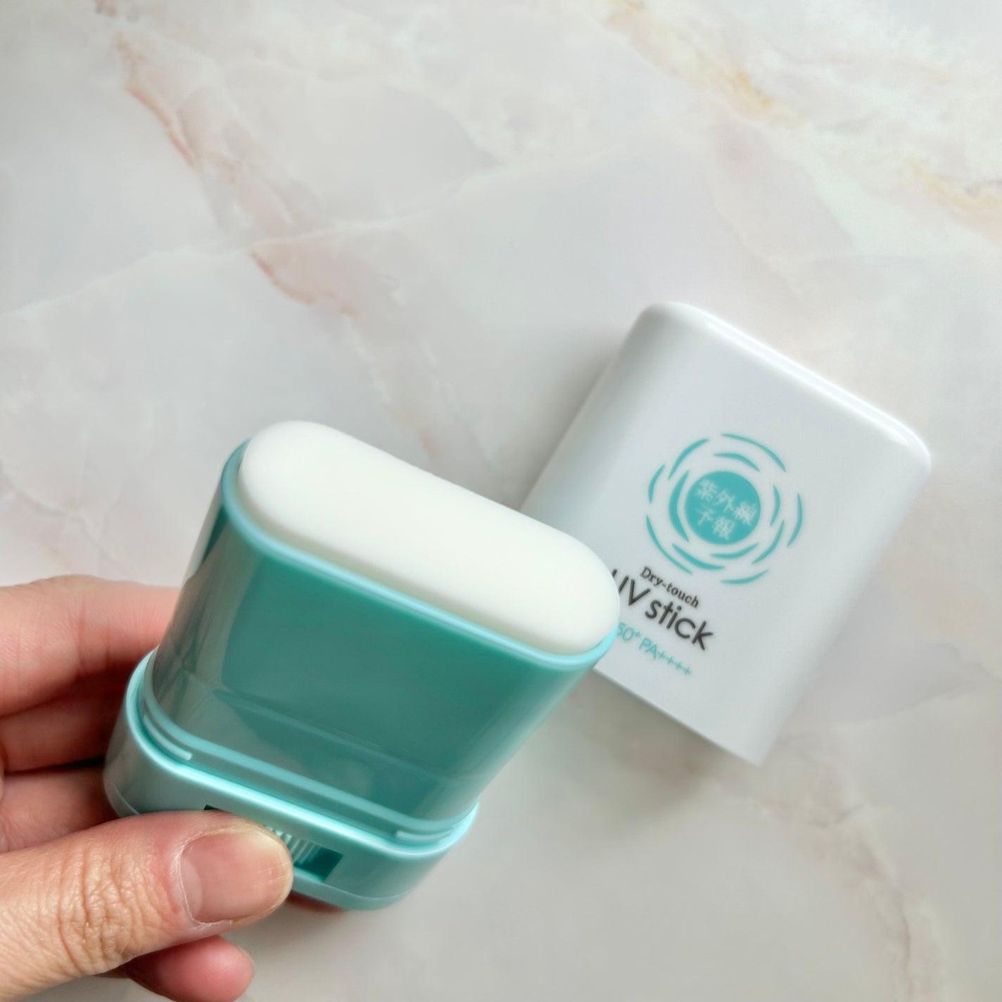 紫外線予報 さらさらUVスティックF/紫外線予報/日焼け止めスティックを使ったクチコミ(2枚目)