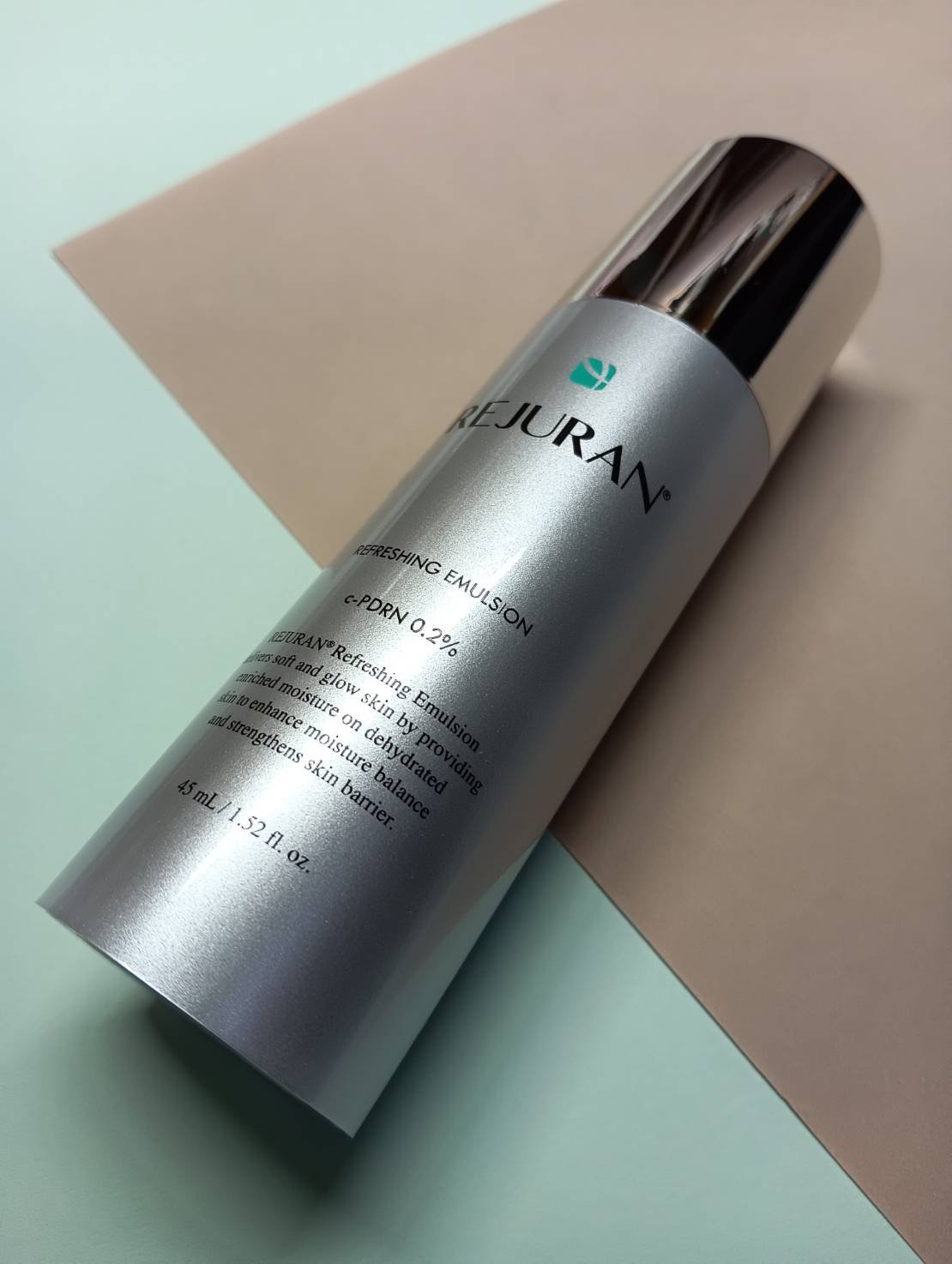 独自のスキンケア成分配合で憧れのもっちりツヤツヤ肌を目指せちゃう✨✨

リジュラン
🤍リフレシングエマルジョン🤍

特許DOT技術を使った *c-pdrn が乾燥した肌の水分、油分バランスを整えてくれるから塗ったあとのお肌はベタつかない