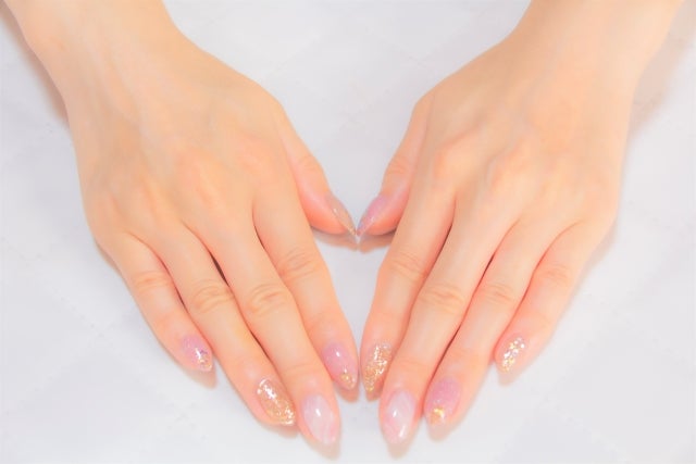淡いピンクネイル