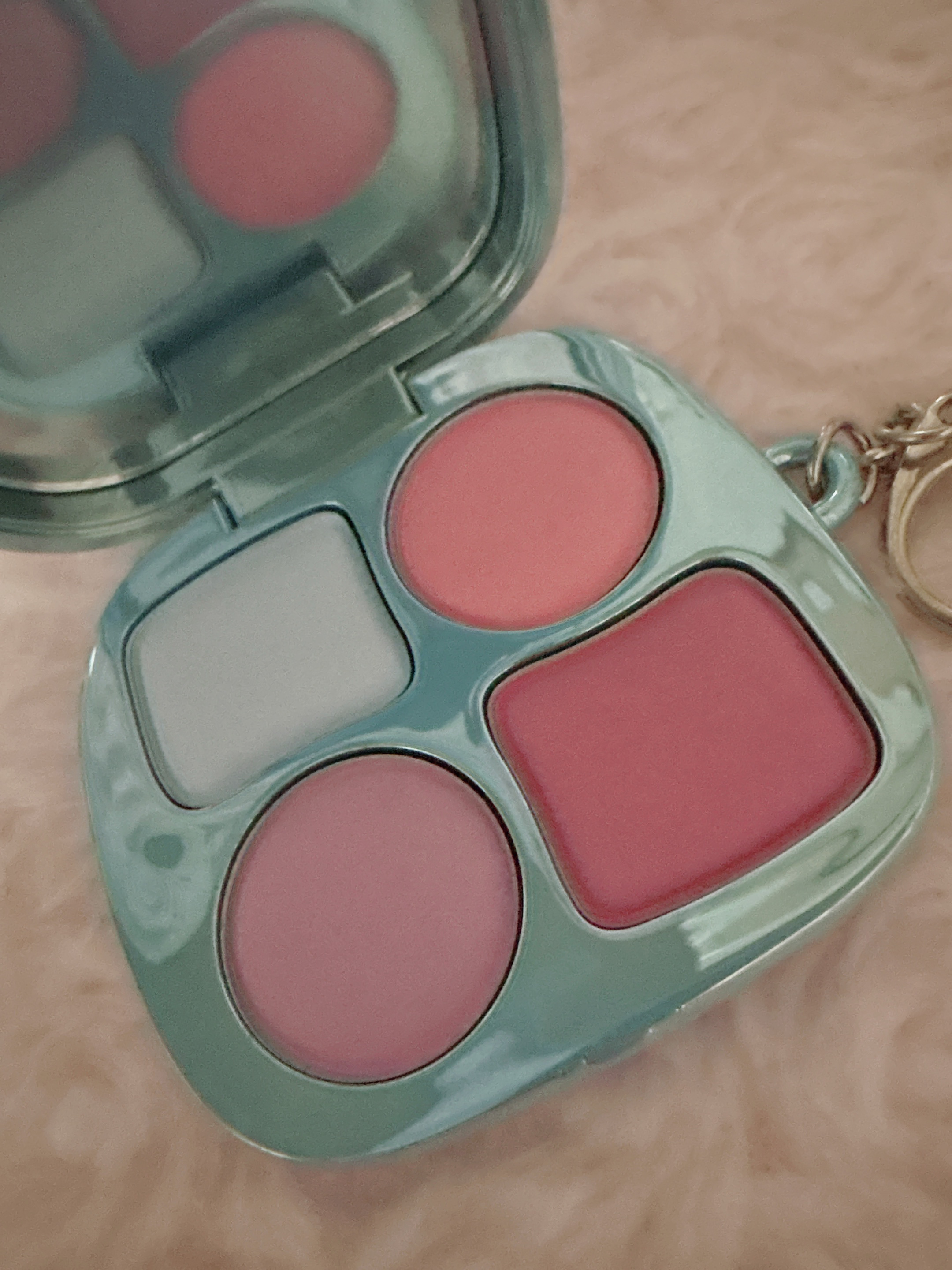 フィー ポケットアイパレット/fwee/アイシャドウパレットを使ったクチコミ（3枚目）