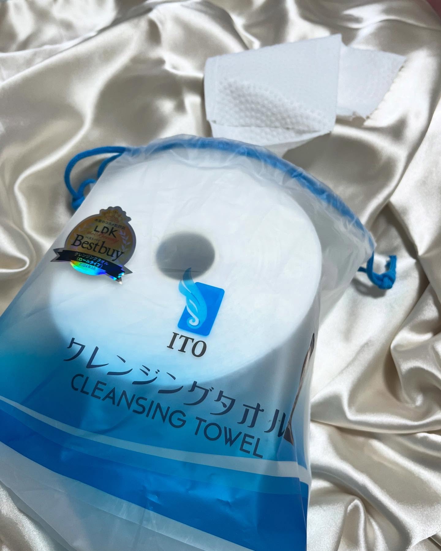 SNSでも雑誌でも見ない日はない！？
大バズり中の　ITO フェイシャルタオル

ずーっと気になっていたけど
うーん、高いけど、、いる？！って家族会議してた🤣

今回ご縁をいただいて感激！
思ってたより硬めの生地だけど
洗い立ての顔にふわ