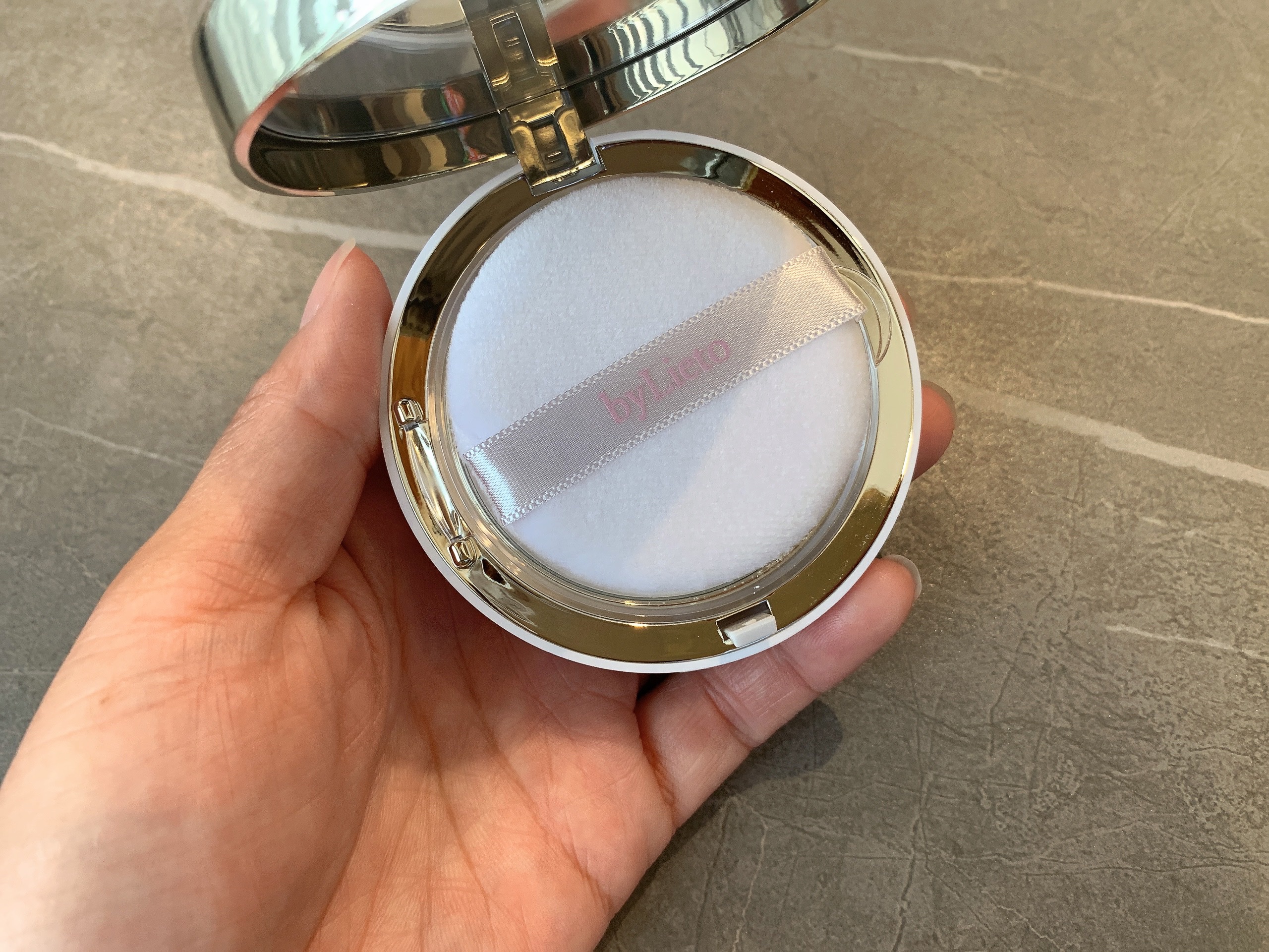 ハイドラセッティングパウダー/byLieto/プレストパウダーを使ったクチコミ（2枚目）