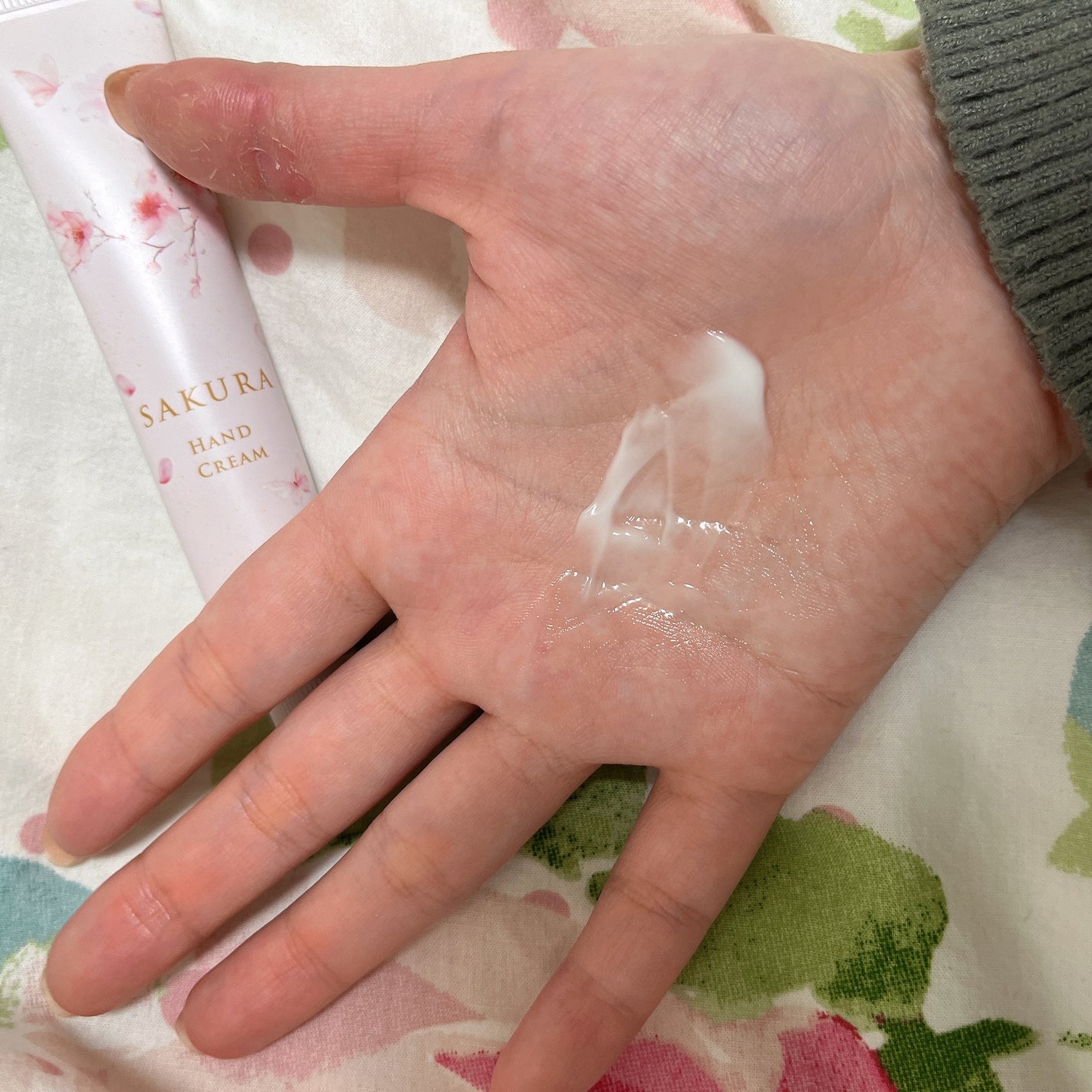 らむ on LIPS 「SAKURAハンドクリーム【総評】ミニサイズで持ち運びやすい!..」(5枚目)