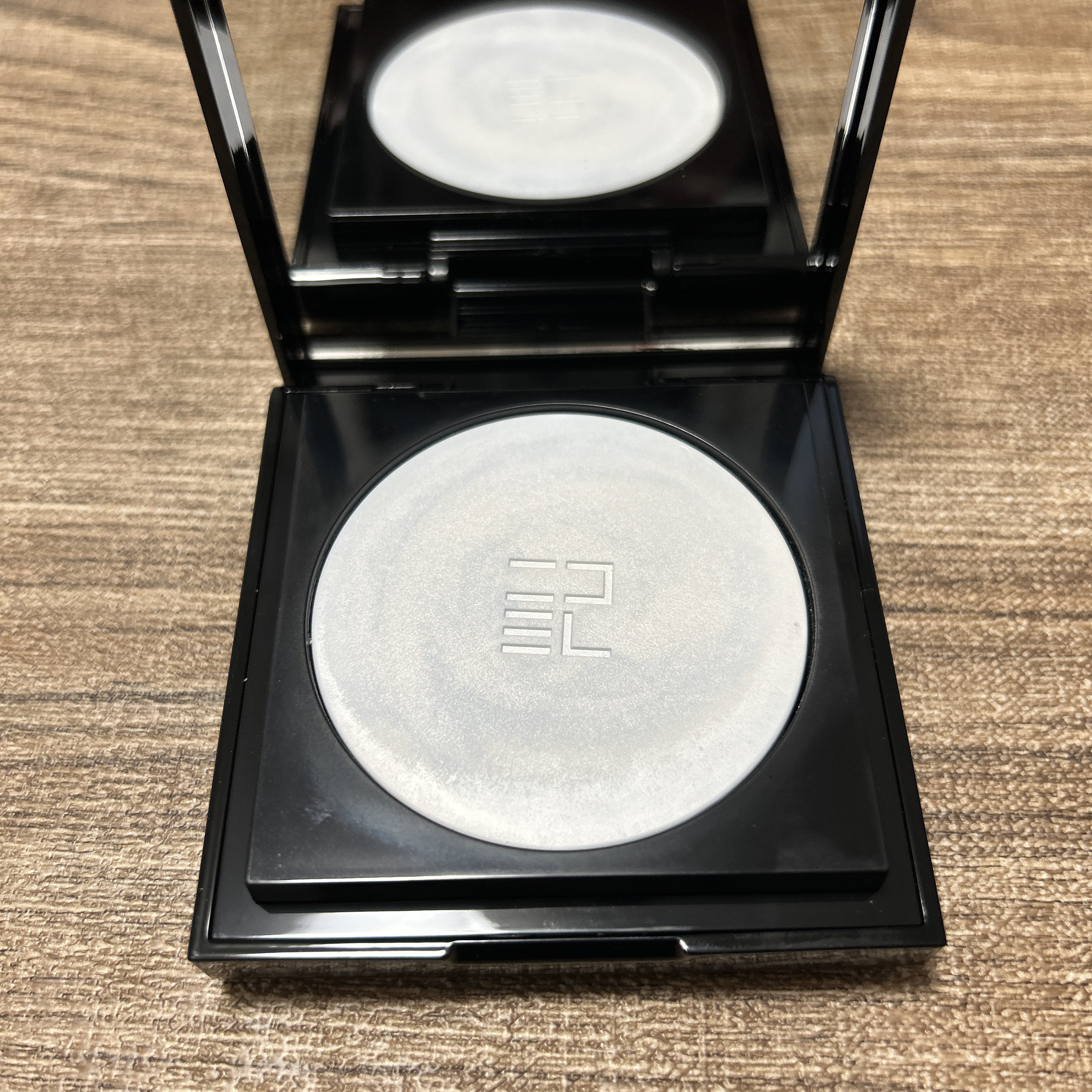 トランスルーシェント ブルーリング セッティング パウダー/PERFECT DIARY/プレストパウダーを使ったクチコミ（2枚目）