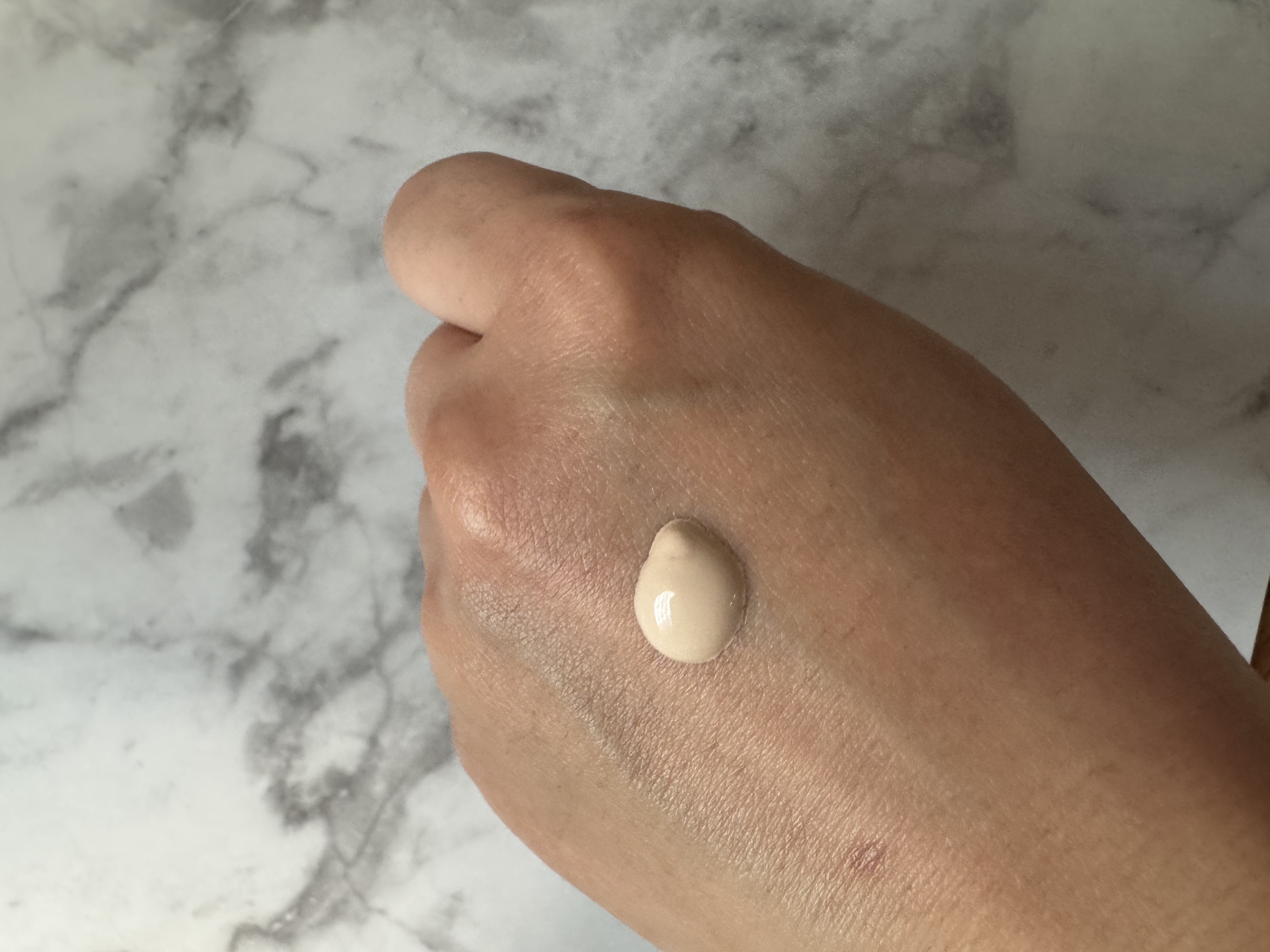 ライトリフレクティング　トーンアップヴェール/NARS/化粧下地を使ったクチコミ（3枚目）