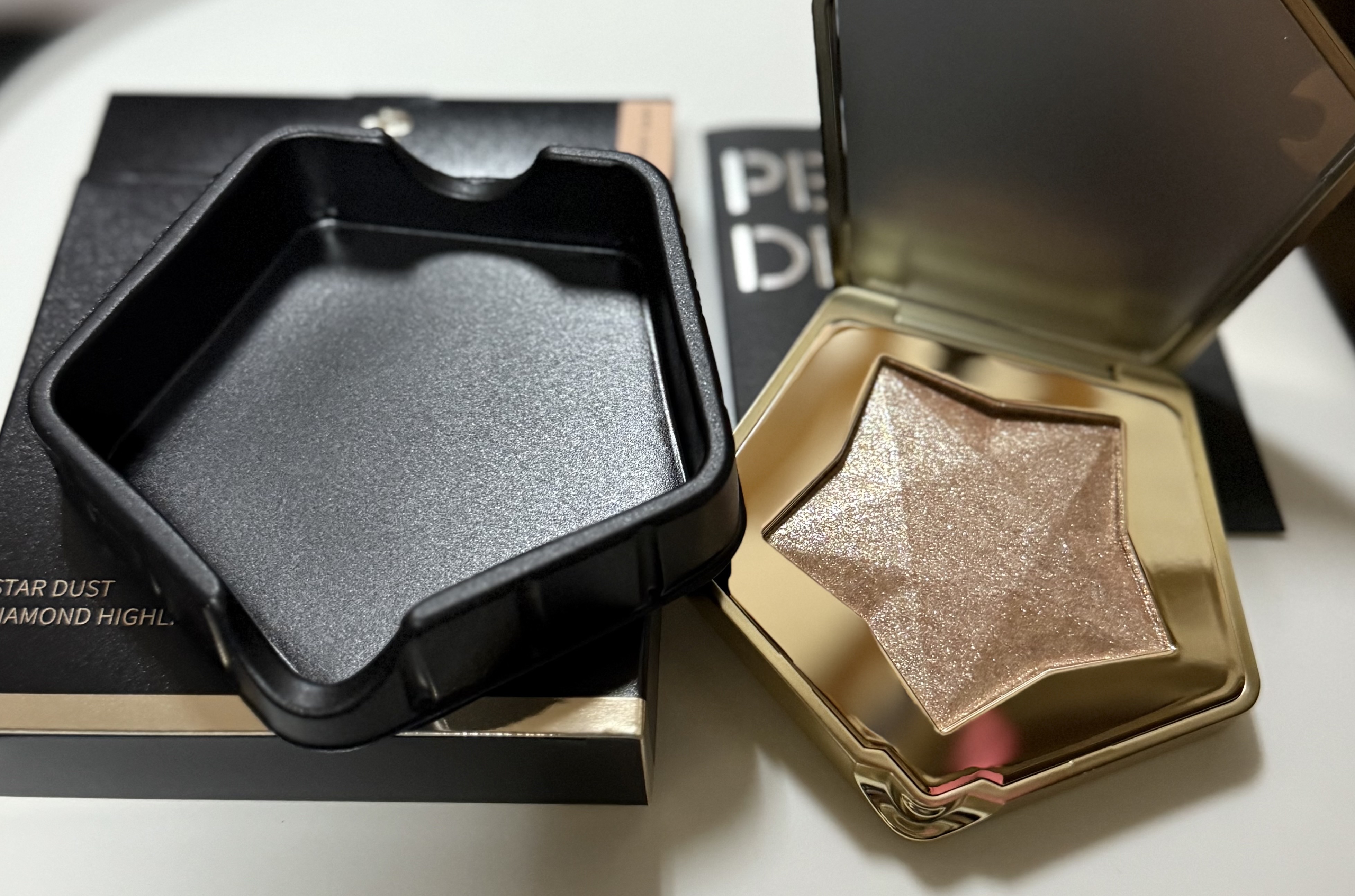 スターダストダイヤモンドハイライトパウダー N02 ライトシャンパン/PERFECT DIARY/パウダーハイライトを使ったクチコミ（1枚目）