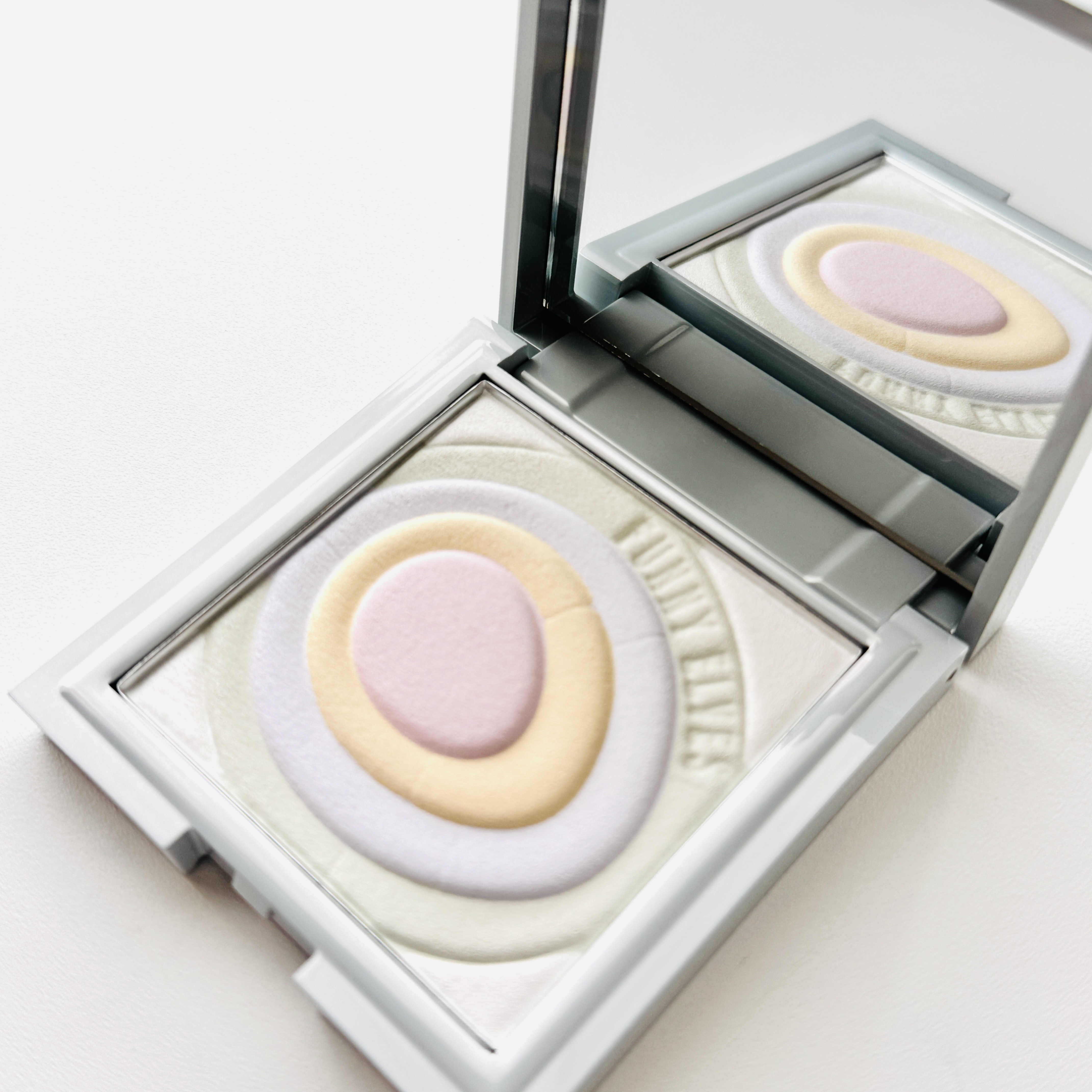 ネビュラ プレストパウダー/FUNNY ELVES方里/プレストパウダーを使ったクチコミ（2枚目）