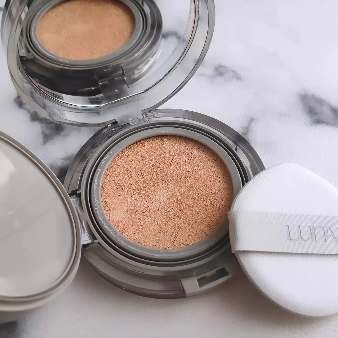 LUNA ブラーカバークッションのクチコミ「
＜LUNA ブラーカバークッション＞を愛用中♪

今回メガ割で購入したらおまけも盛りだくさん.....」（2枚目）