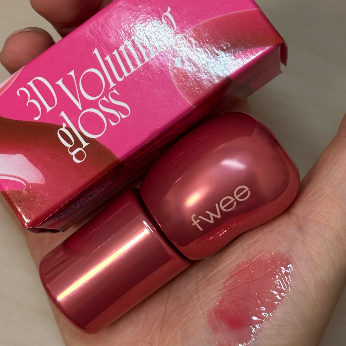 フィー 3Dボリューミンググロス B09 ライチ 70％/fwee/リップグロスを使ったクチコミ（1枚目）