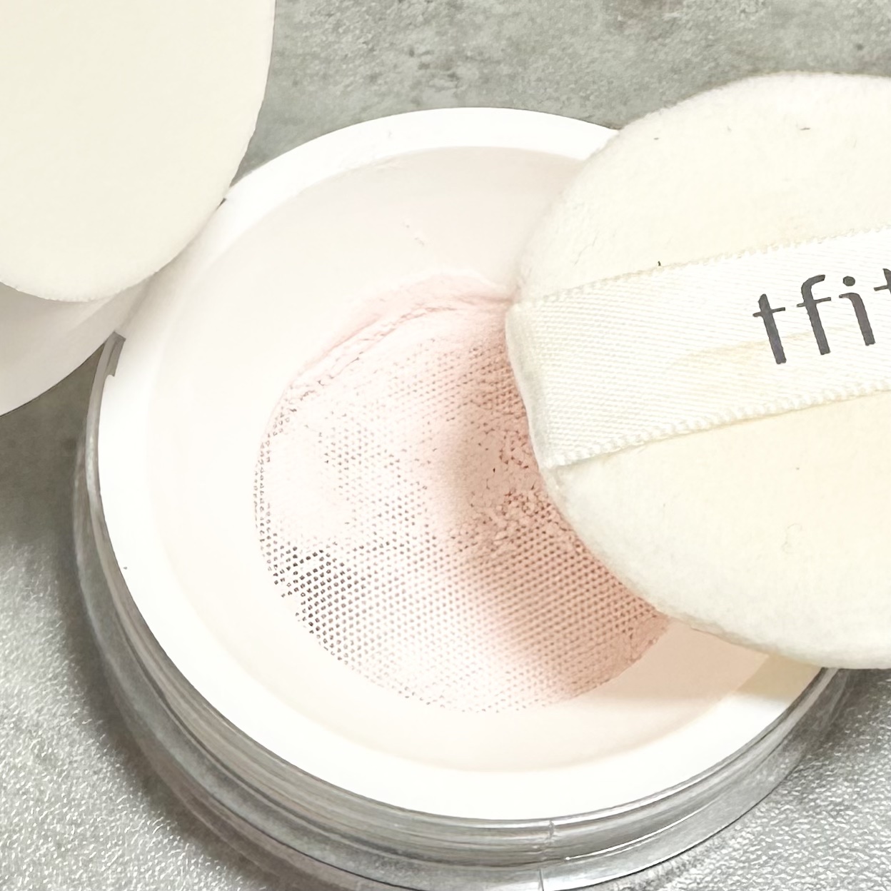 トランスルーセントセットフィニッシングパウダー/TFIT/ルースパウダーを使ったクチコミ（2枚目）