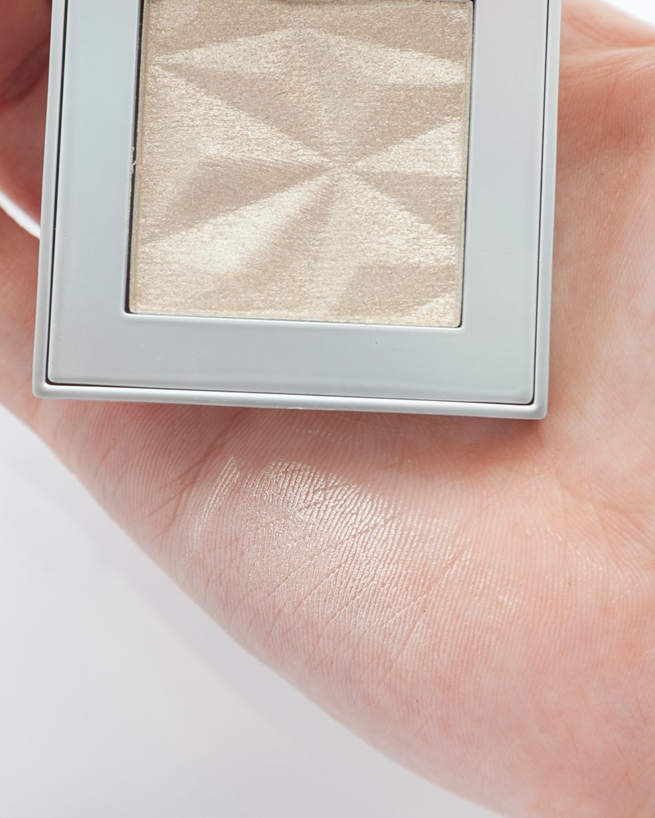 オーロラ ハイライト 02/LionWell（ライオンウェル）/パウダーハイライトを使ったクチコミ（3枚目）