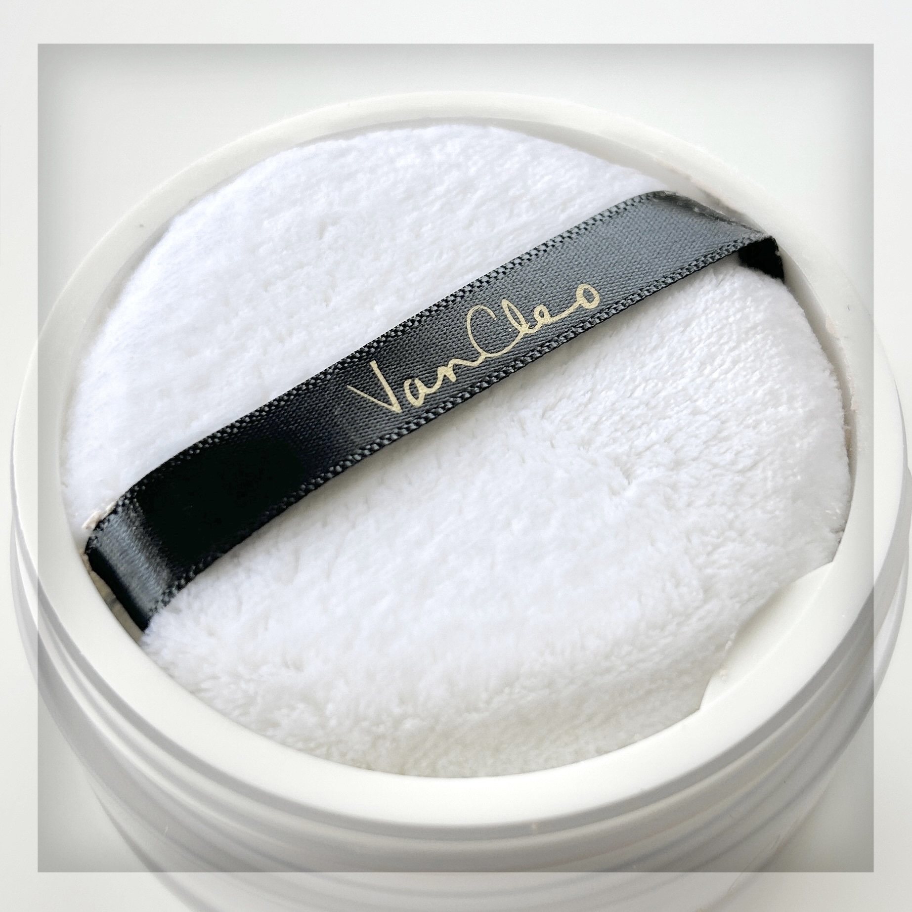 シルキー ライトフェイスパウダー/VanCleo/ルースパウダーを使ったクチコミ（2枚目）