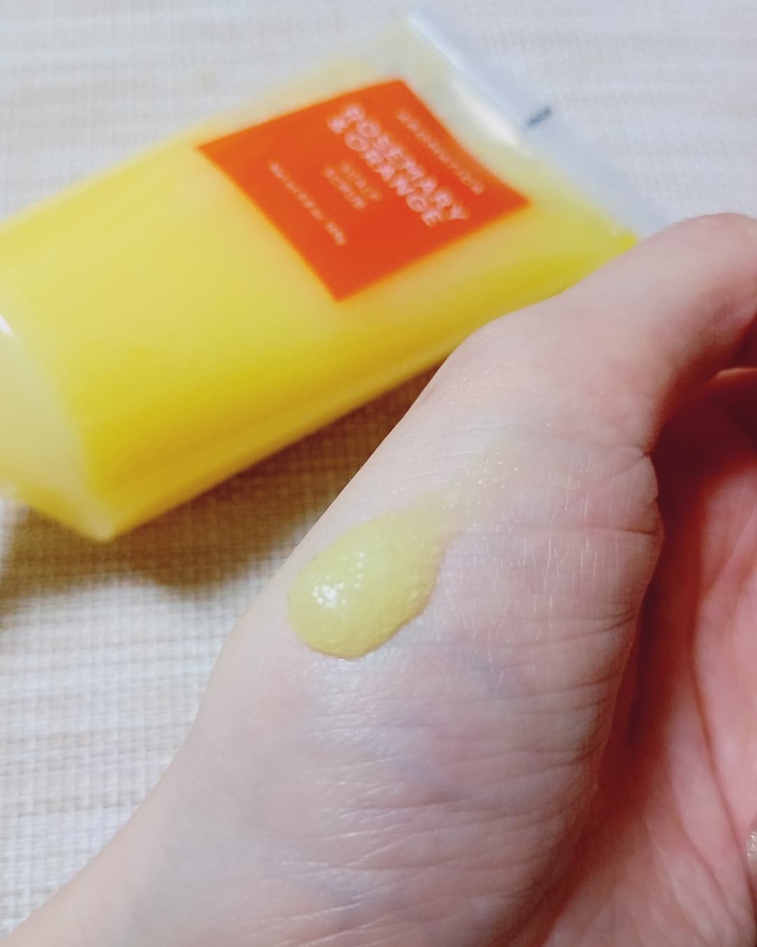 ローズマリー&オレンジ スカルプスクラブ/AROMATICA/ヘッドスクラブを使ったクチコミ(3枚目)