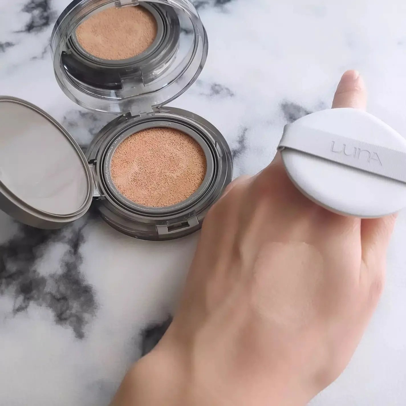 LUNA ブラーカバークッションのクチコミ「
＜LUNA ブラーカバークッション＞を愛用中♪

今回メガ割で購入したらおまけも盛りだくさん.....」（3枚目）