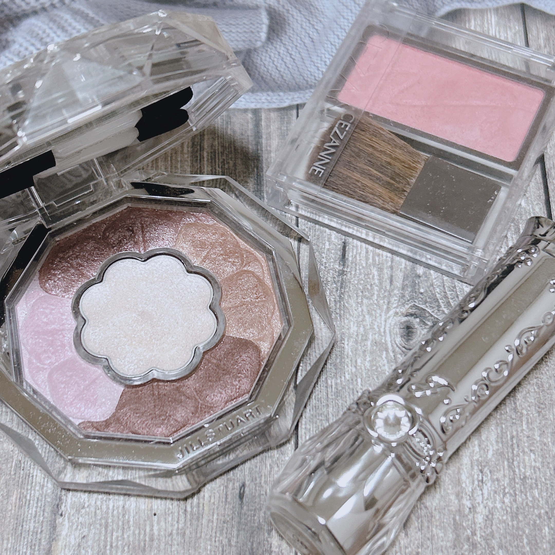 #今日のメイク

キラキラアイシャドウ×ブルベメイク

アイメイク
JILL STUART ジルスチュアート ブルームクチュール アイズ 27 twilight hyacinth

チーク
CEZANNE チークブラッシュ 03 ミルクモー